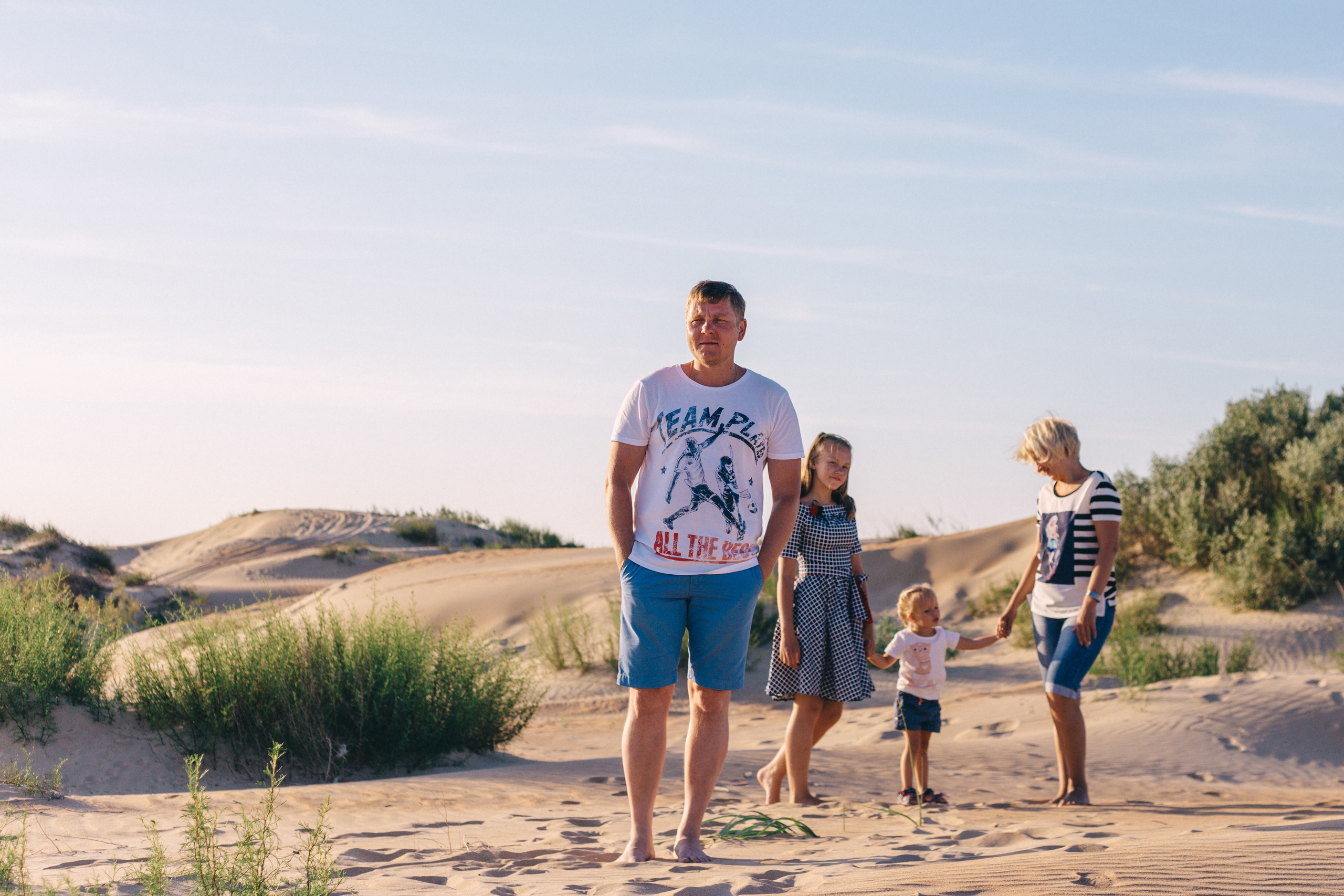 Вечерняя прогулка вдоль берега моря. Семейный фотограф, свадебный фотограф, детский фотограф в Краснодаре А