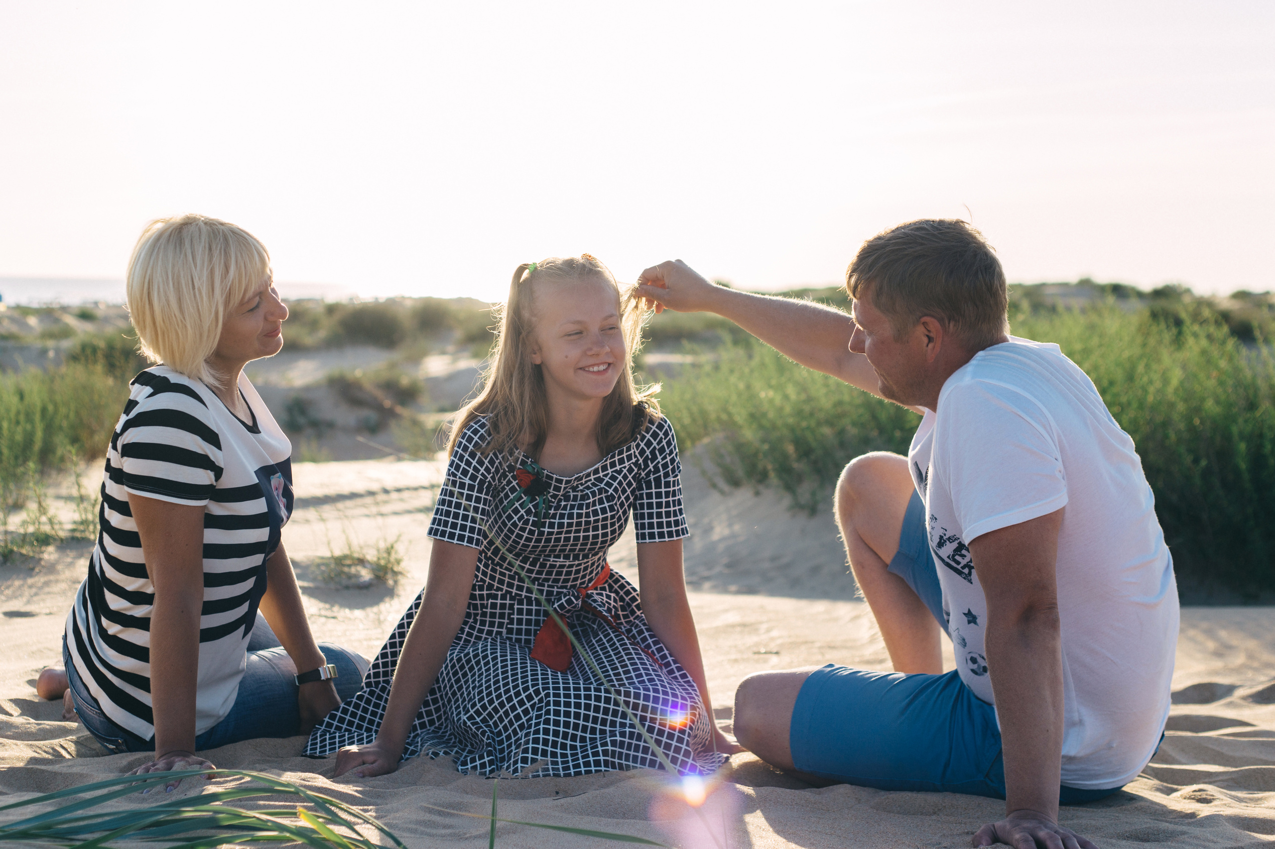 Вечерняя прогулка вдоль берега моря. Семейный фотограф, свадебный фотограф, детский фотограф в Краснодаре А