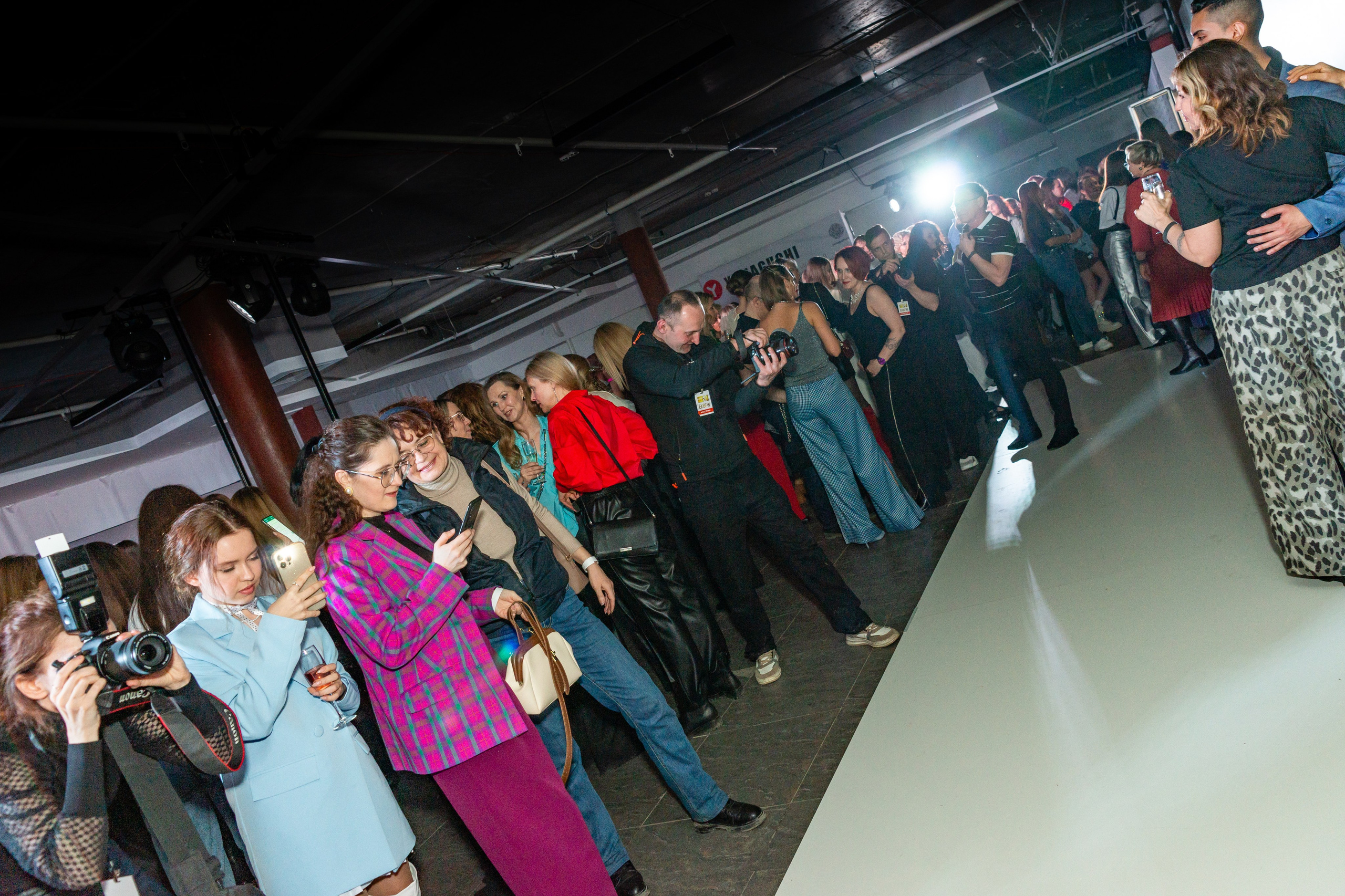 Фэшн-фотография.  фотосъёмка мероприятия. Фоторепортаж. Автор фотограф: Додров. Ph: dodrov. Для частного использования: на сайтах компаний, в корпоративных изданиях, в семейных (свадебных) фотоальбомах