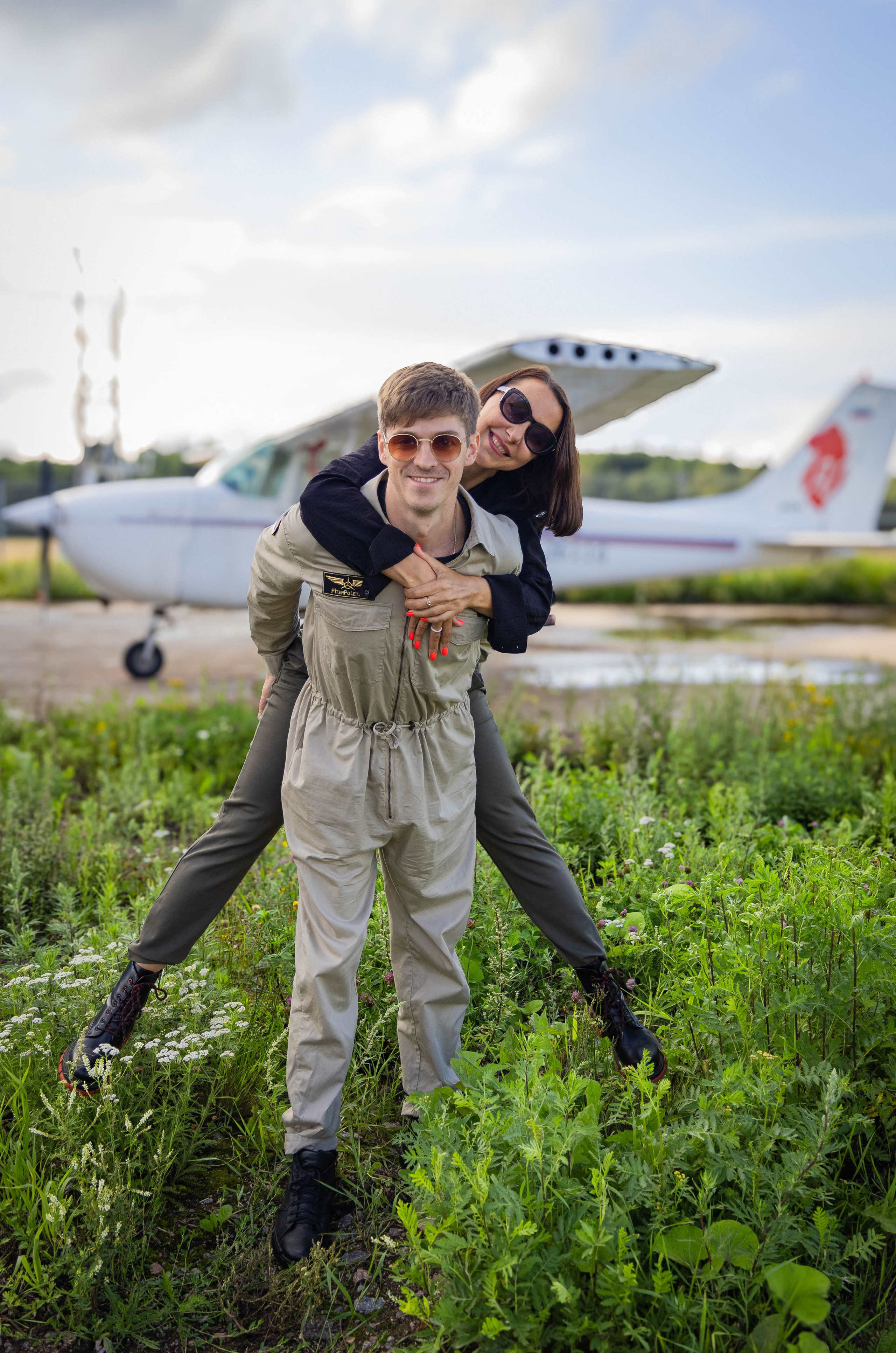 LOVE STORY. Фотосессия на аэродроме с самолетом. Портретный фотограф Панферова Регина г. Санкт-Петербург, г. Казань