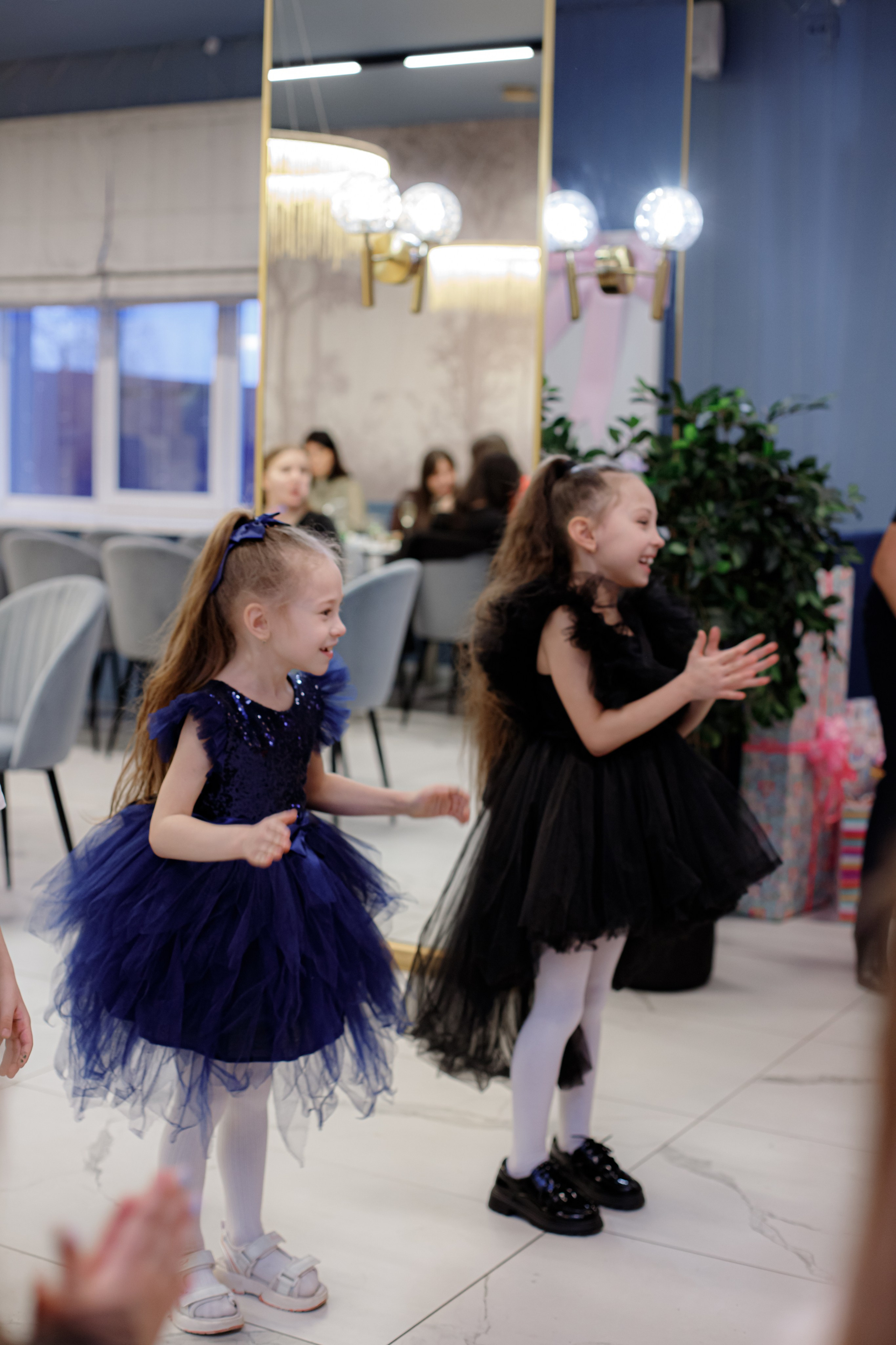 ASIA'S BIRTHDAY PARTY. Photokarish