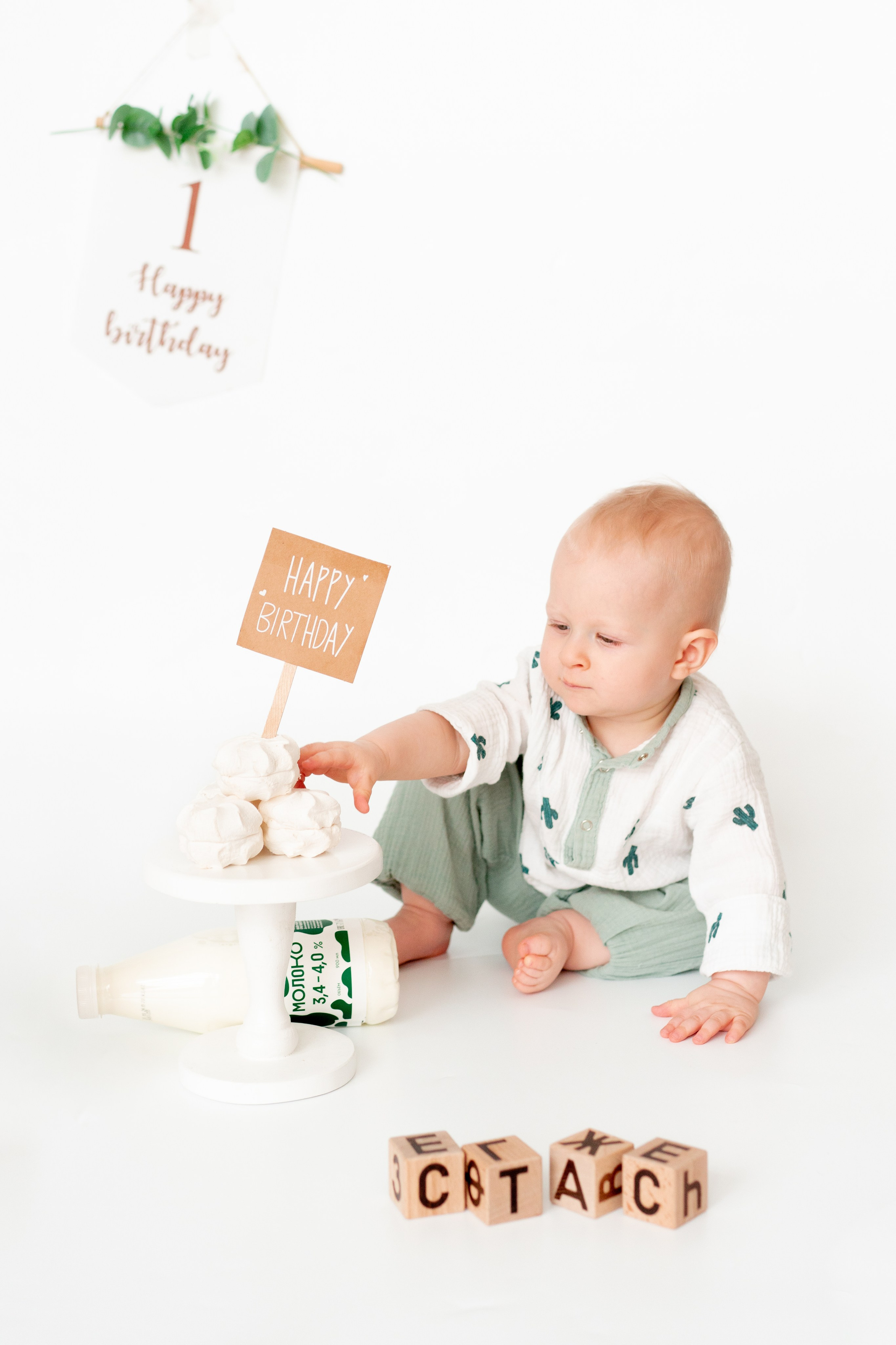 Крушение торта, Smash cake. Детская, семейная фотостудия в Санкт-Петербурге