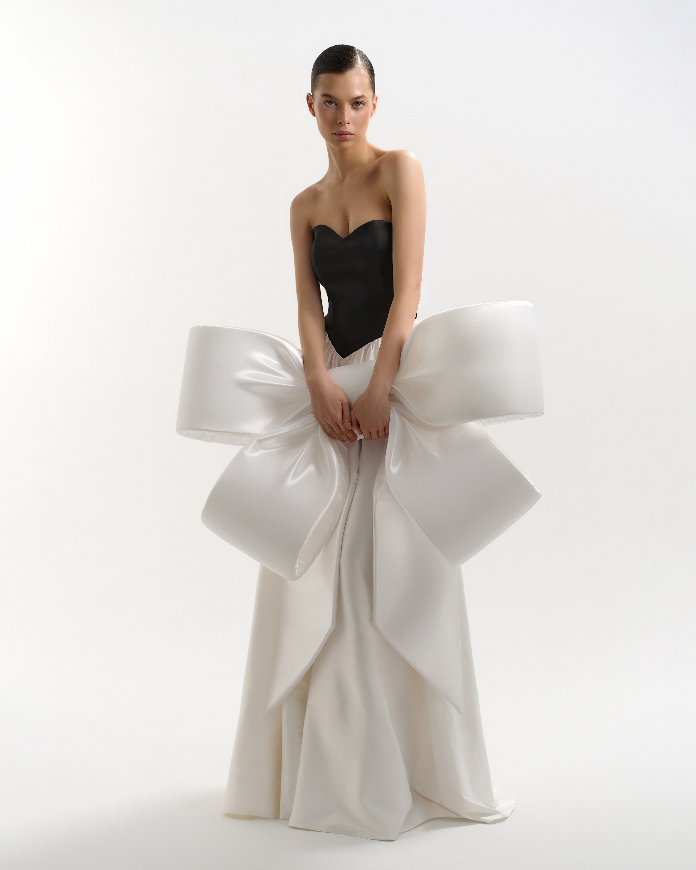 BELOE ZOLOTO NEW YEAR'25 LOOKBOOK. Фотограф Александра Емельянова