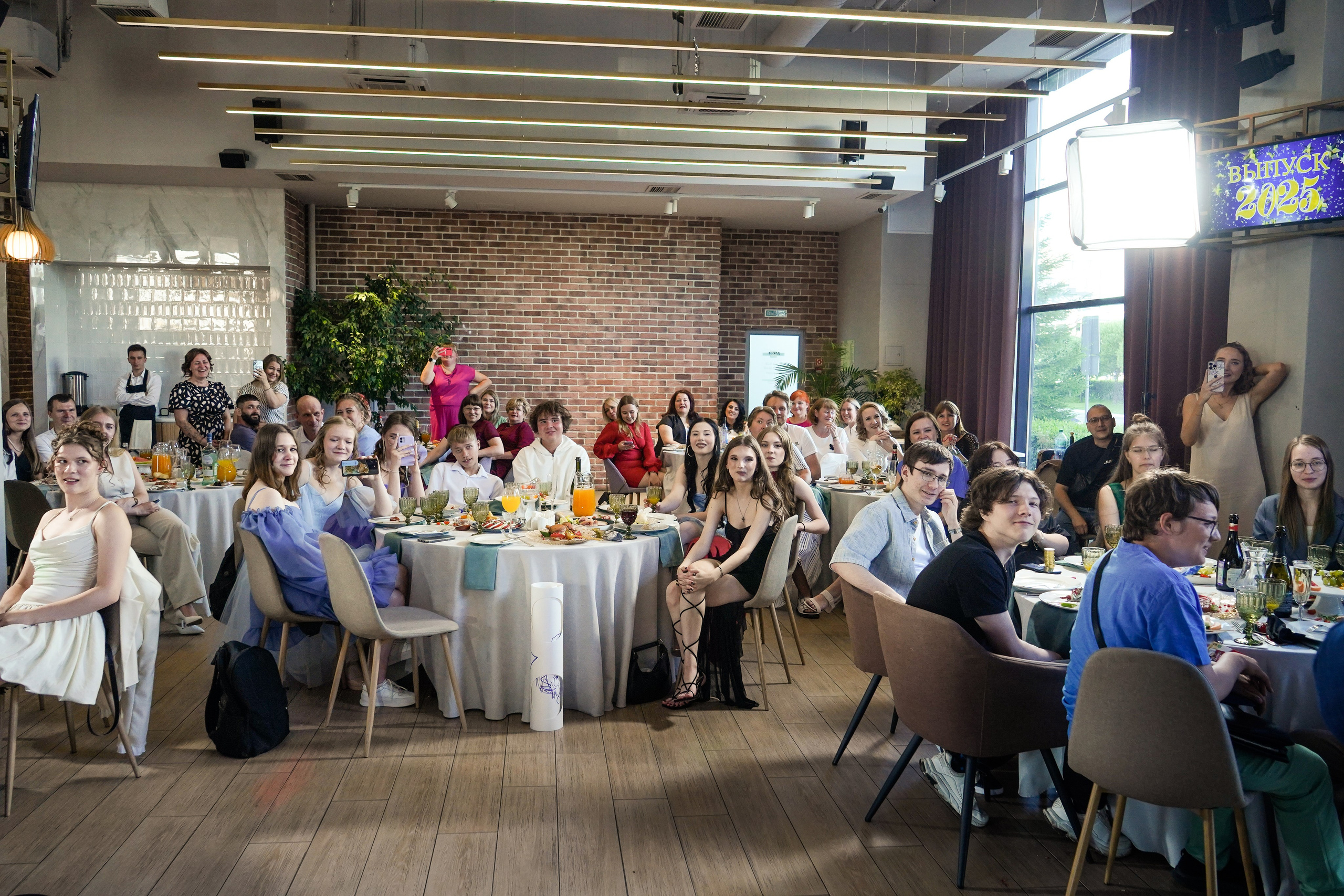 Выпускной вечер, гимназия № 40, 9 класс. Семейный и портретный фотограф в Екатеринбурге Анна Лобанова