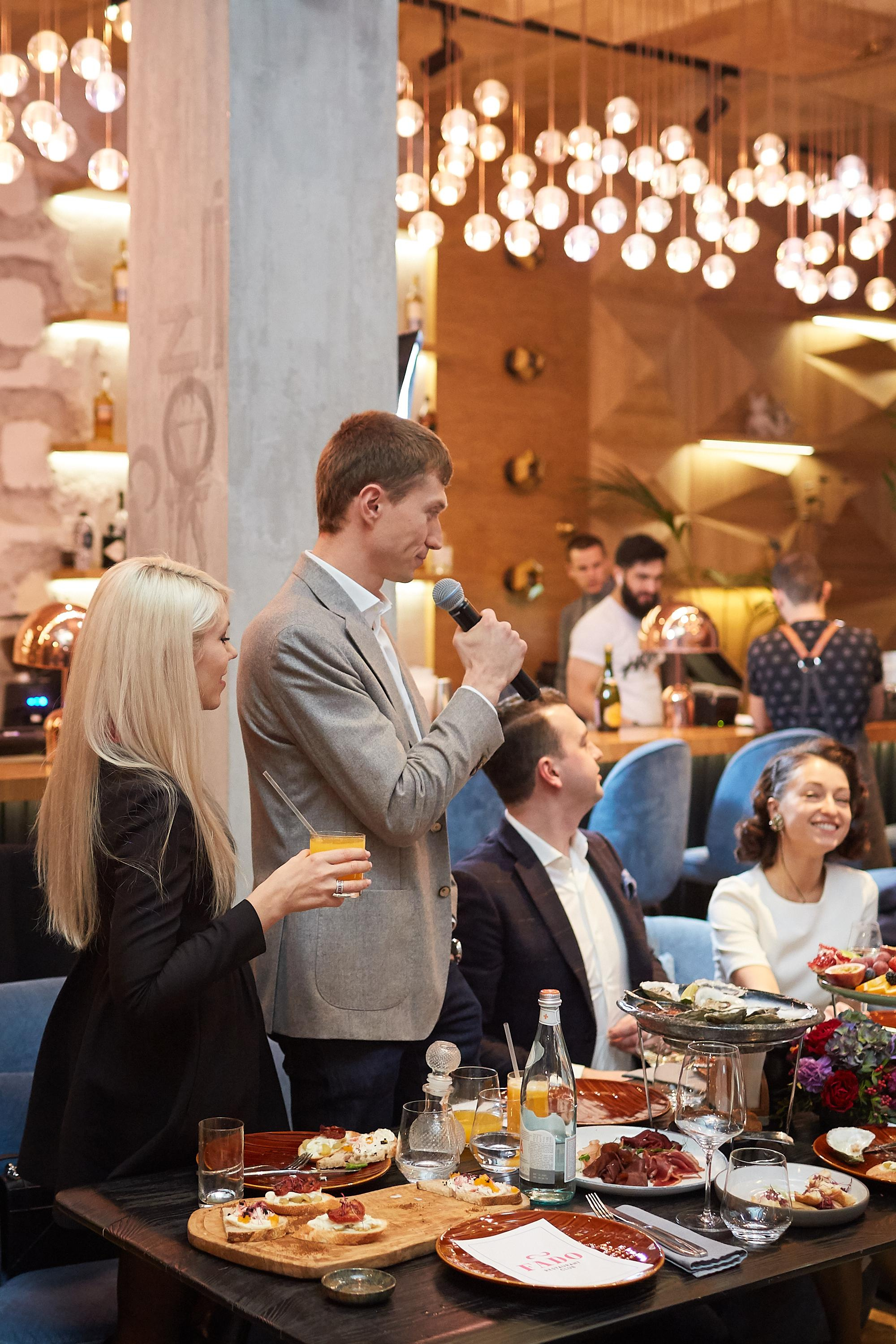 День Рождения в ресторане FADO. Александр Осин — корпоративный и семейный фотограф в Москве