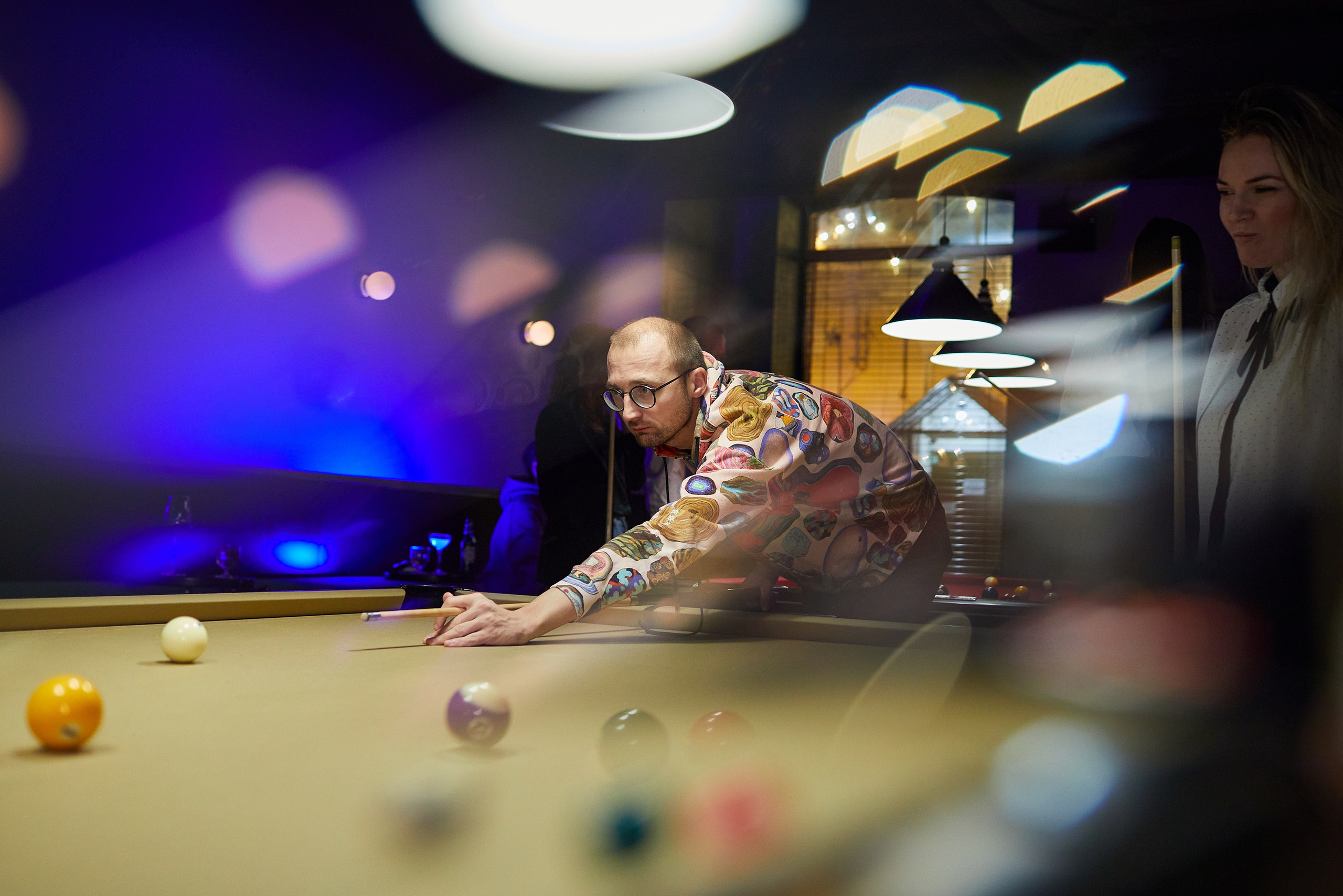 День Рождения в баре «Круглый шар». Александр Осин — корпоративный и семейный фотограф в Москве