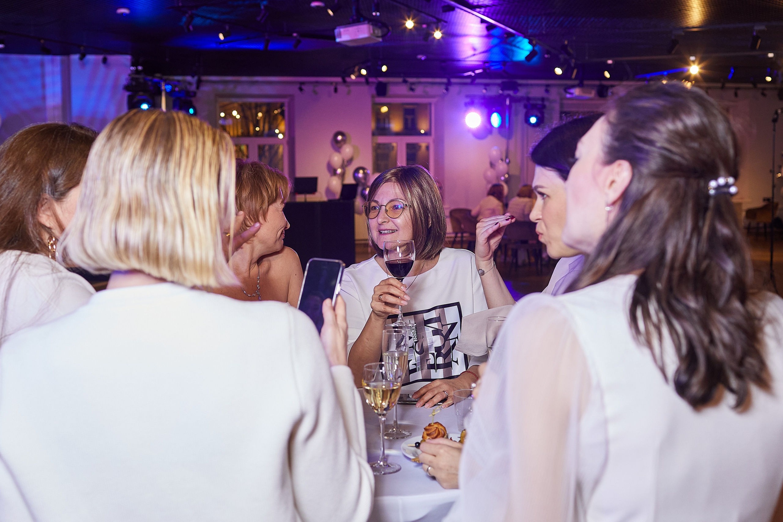 Академия Продвижения. Александр Осин — корпоративный и семейный фотограф в Москве