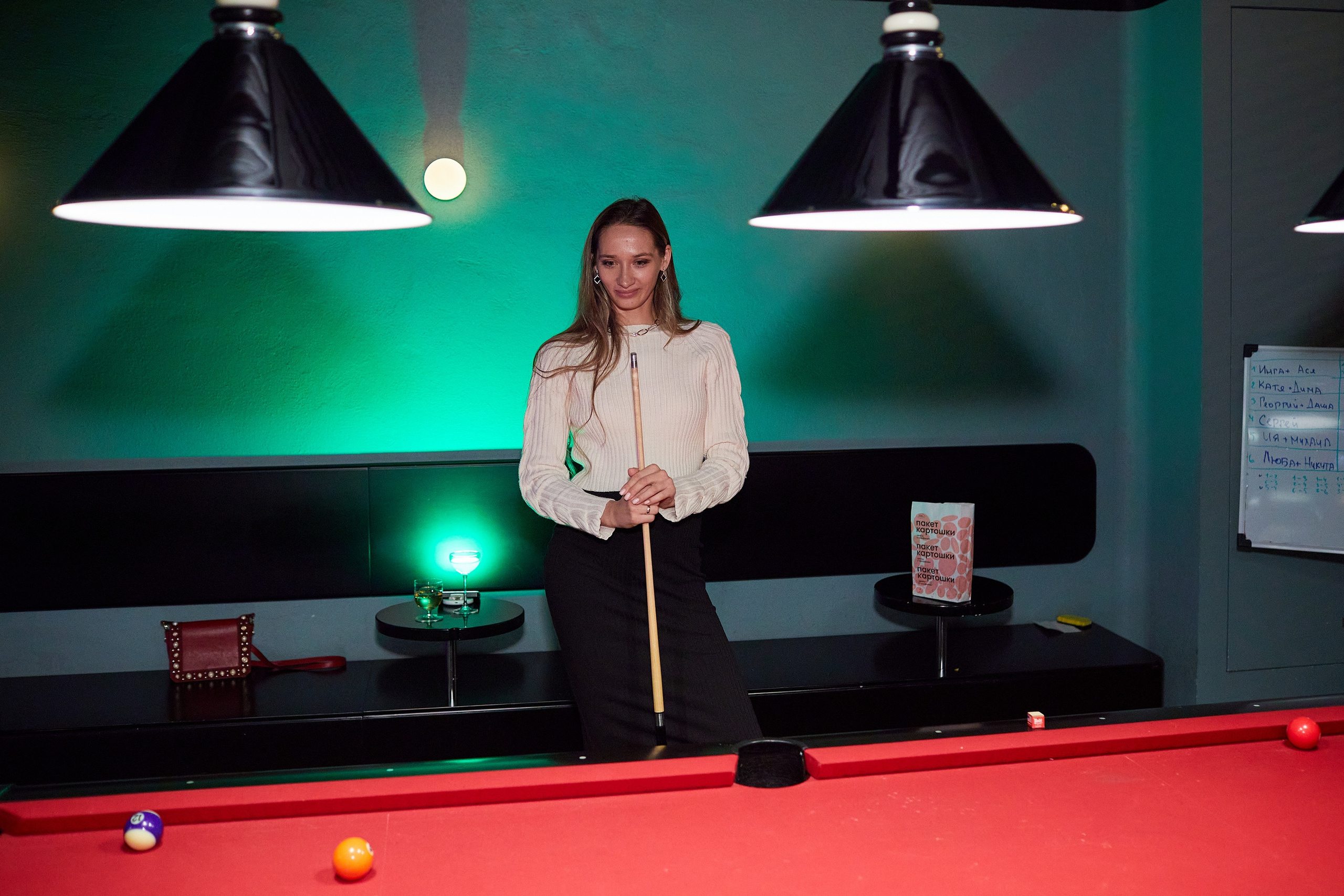 День Рождения в баре «Круглый шар». Александр Осин — корпоративный и семейный фотограф в Москве