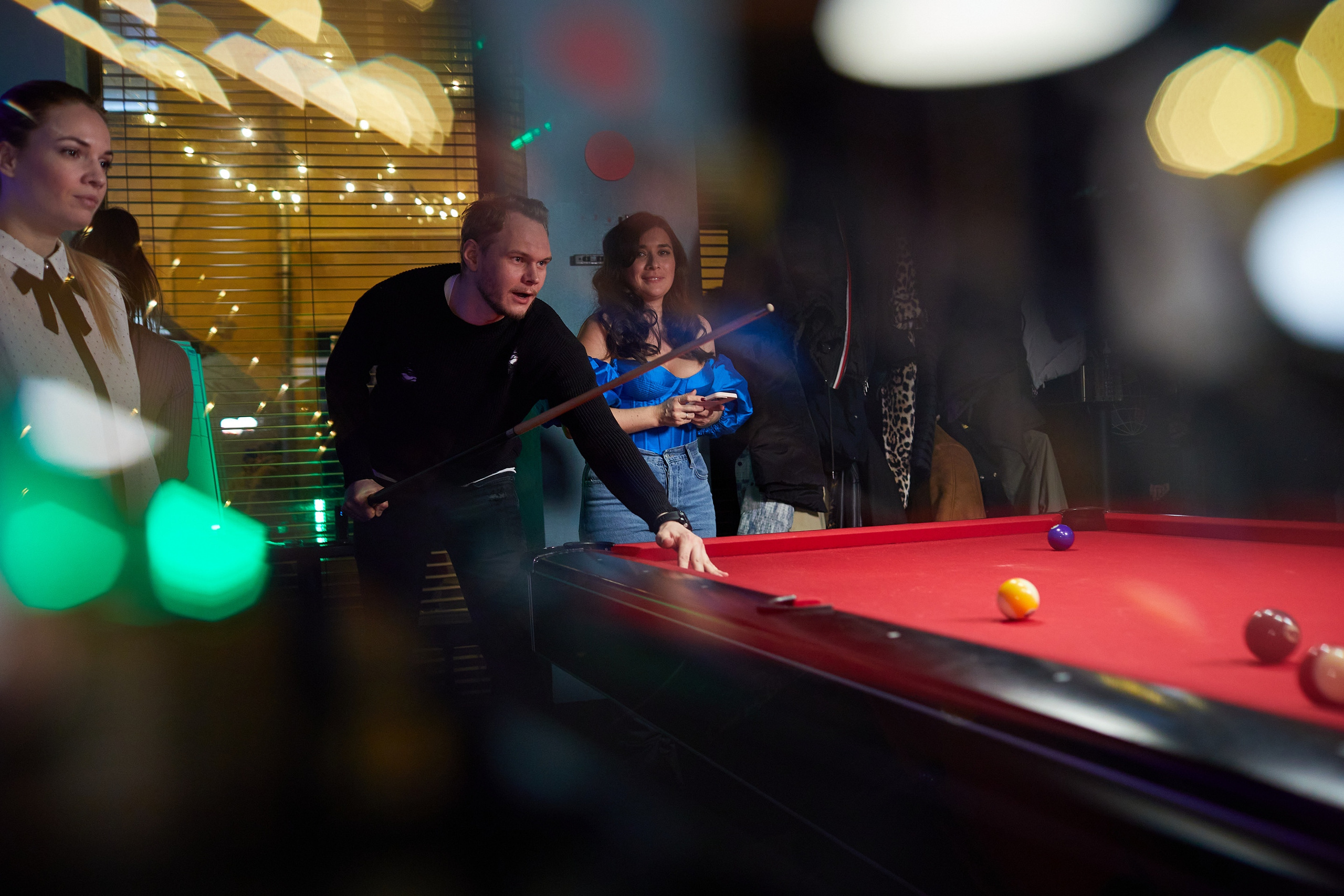 День Рождения в баре «Круглый шар». Александр Осин — корпоративный и семейный фотограф в Москве