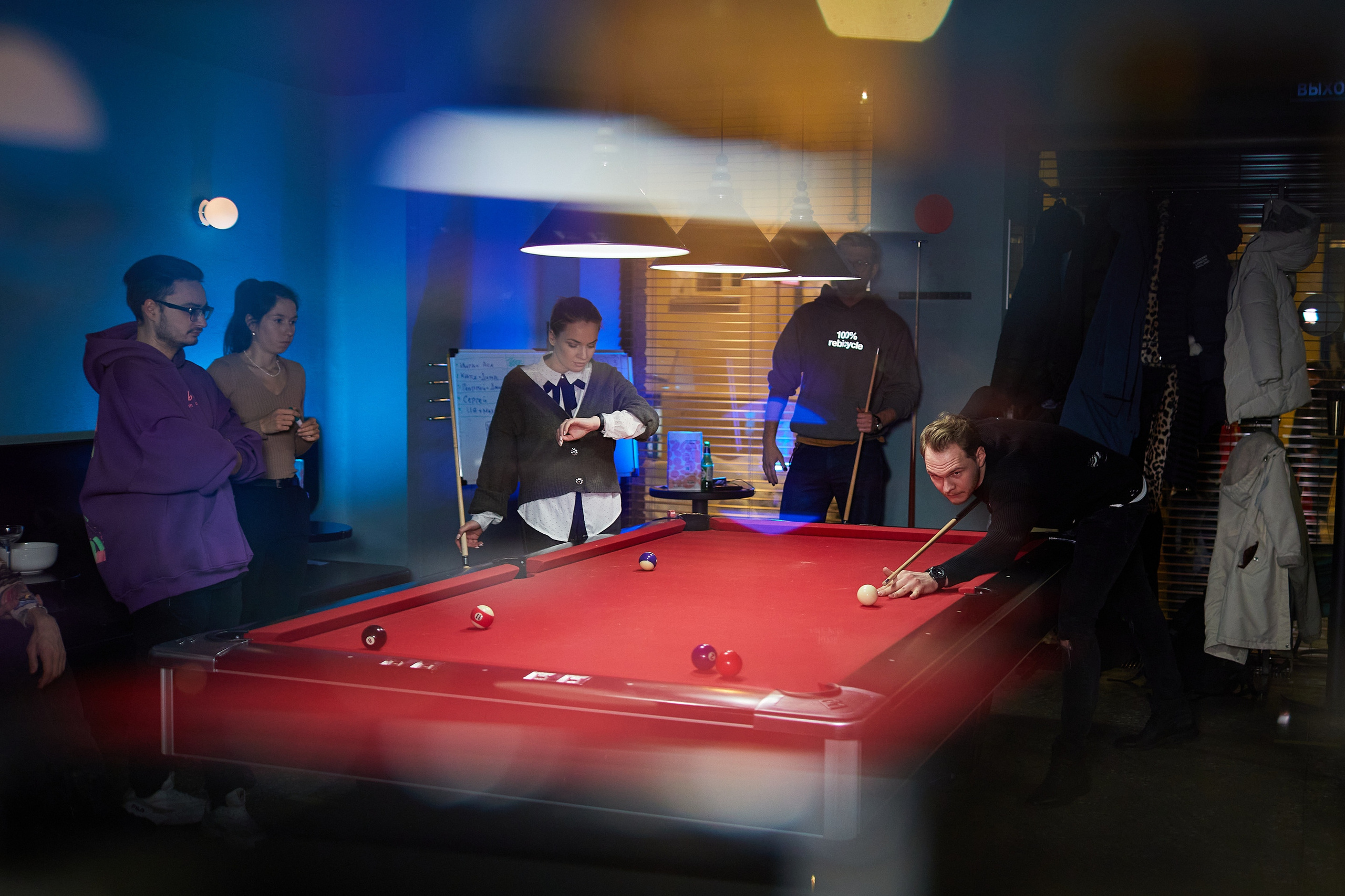 День Рождения в баре «Круглый шар». Александр Осин — корпоративный и семейный фотограф в Москве