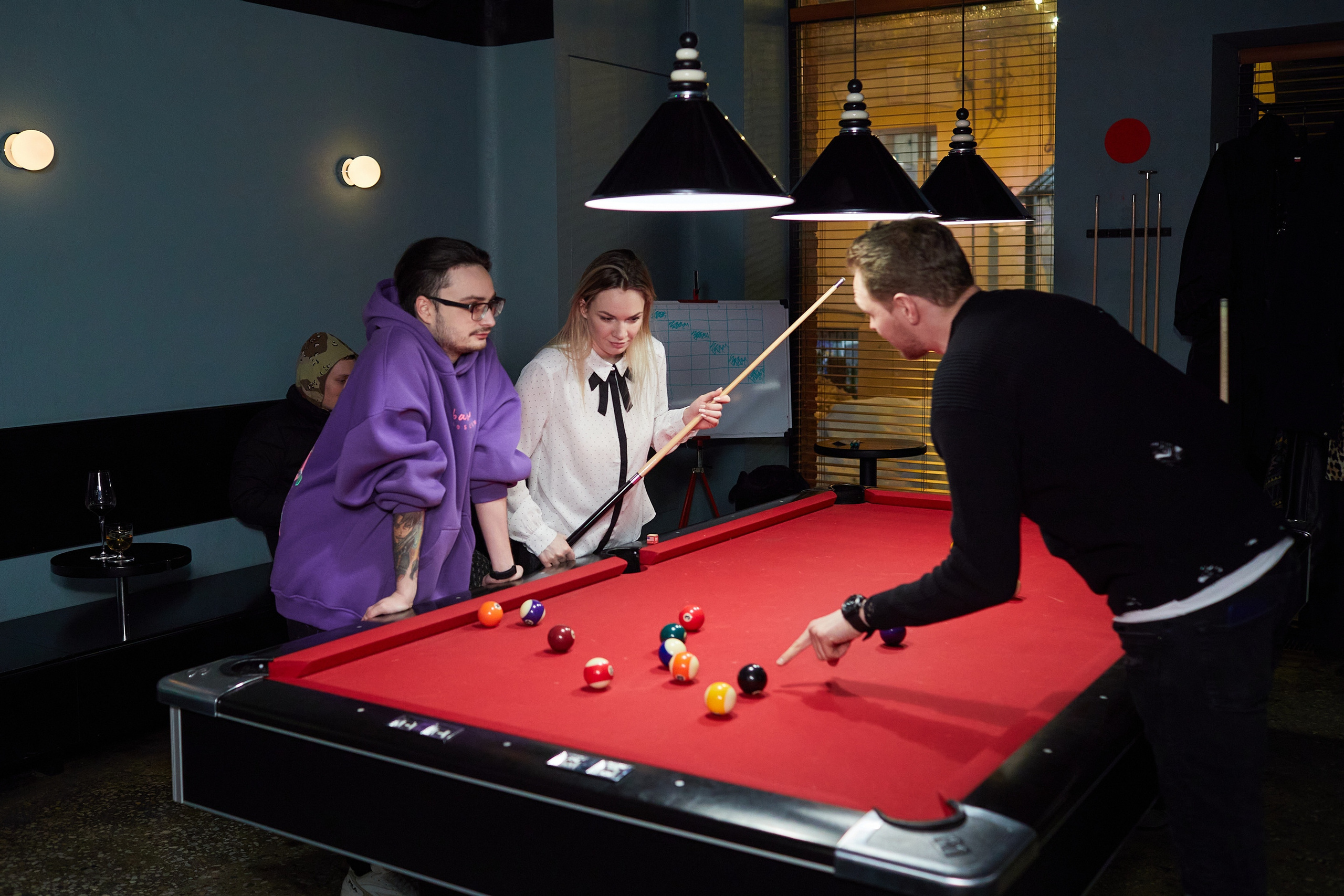 День Рождения в баре «Круглый шар». Александр Осин — корпоративный и семейный фотограф в Москве