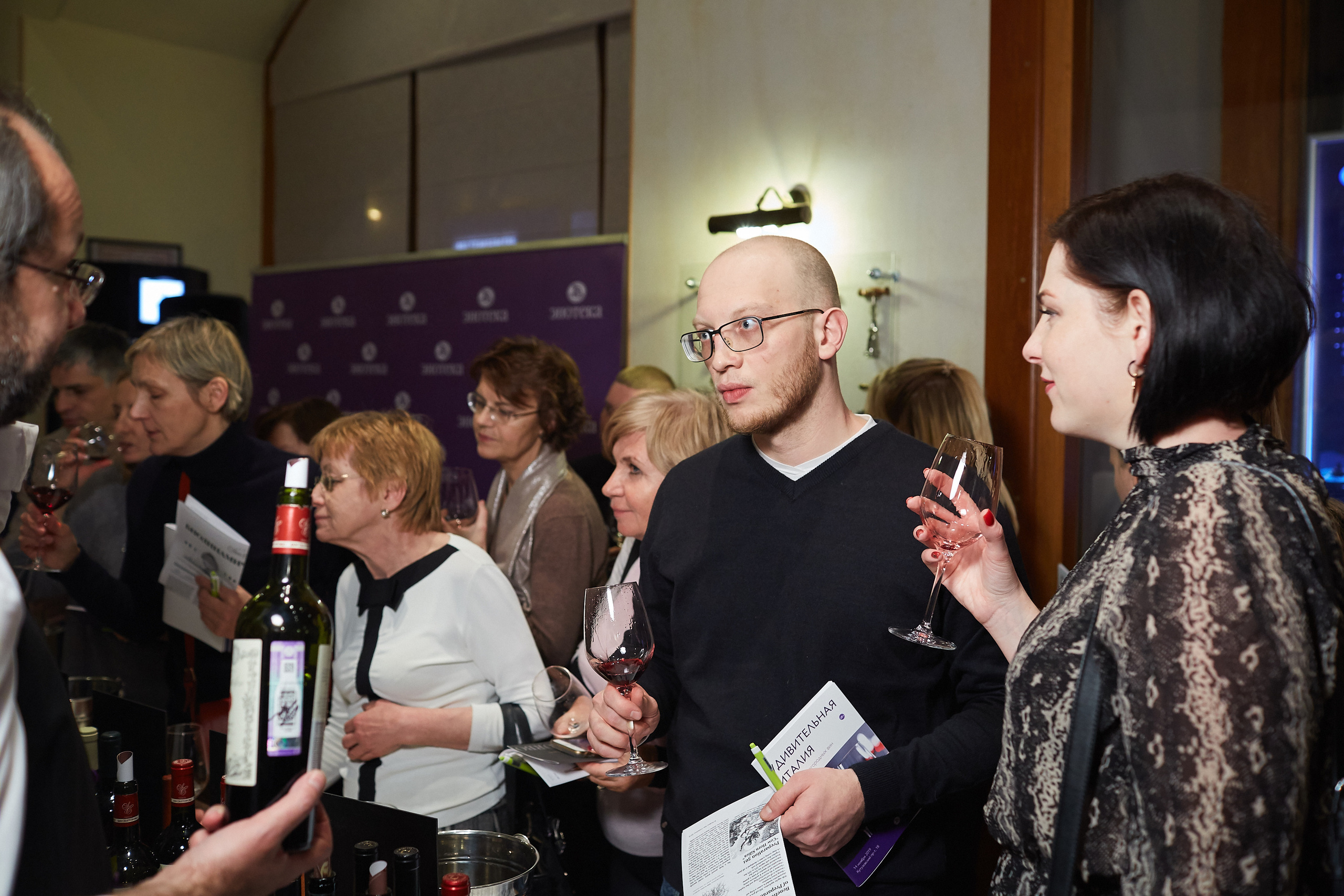 ЭНОТЕКА. Александр Осин — корпоративный и семейный фотограф в Москве
