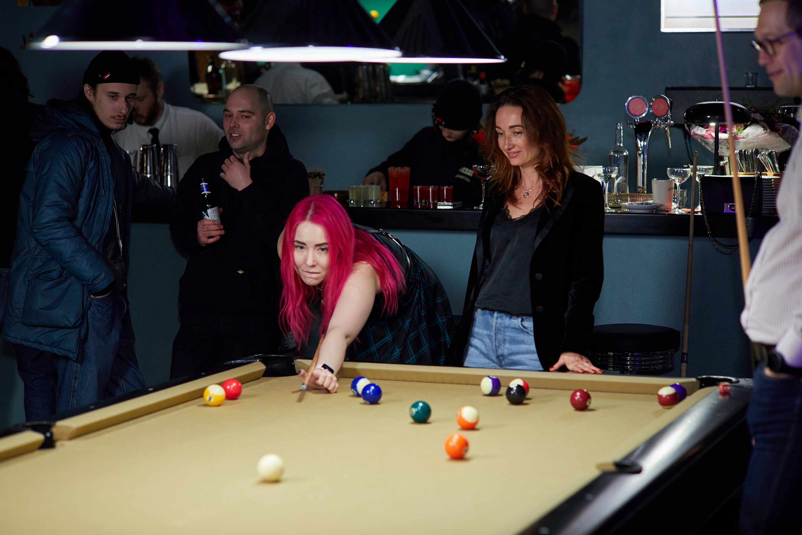 День Рождения в баре «Круглый шар». Александр Осин — корпоративный и семейный фотограф в Москве