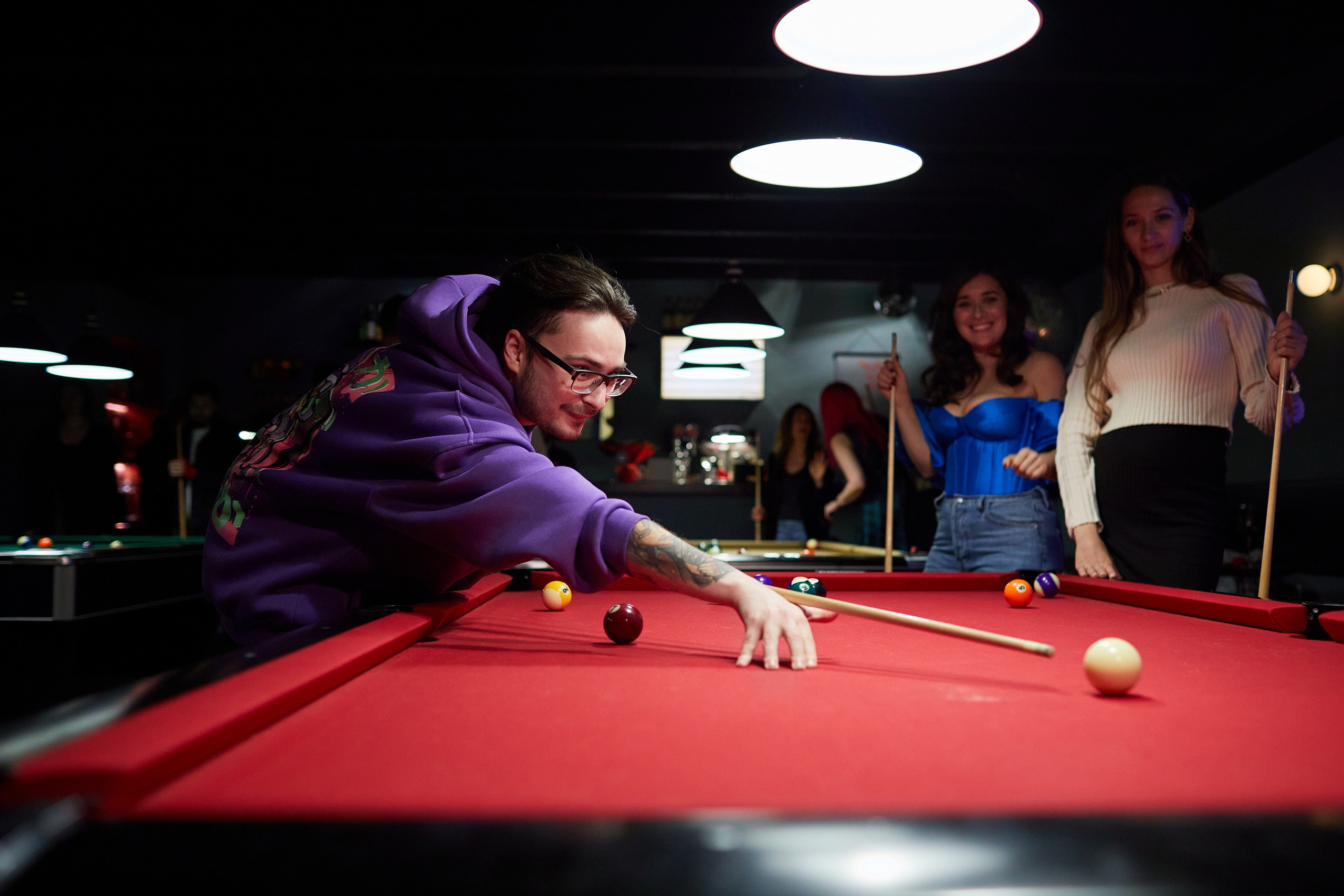 День Рождения в баре «Круглый шар». Александр Осин — корпоративный и семейный фотограф в Москве