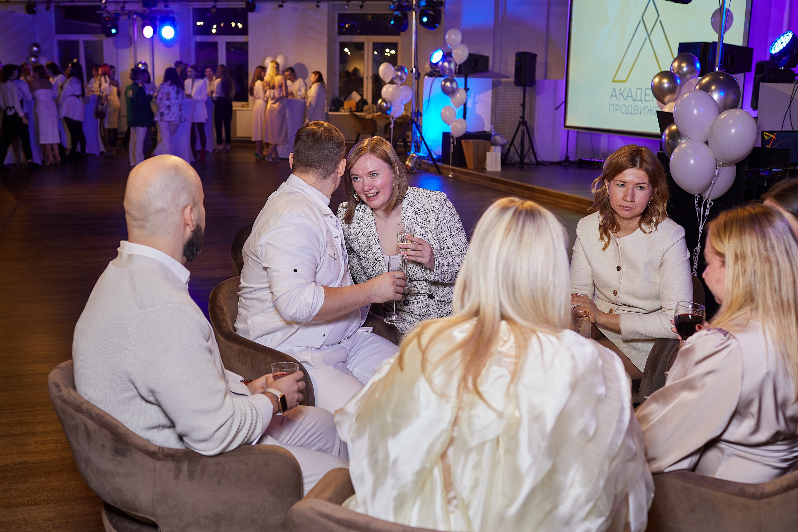 Академия Продвижения. Александр Осин — корпоративный и семейный фотограф в Москве