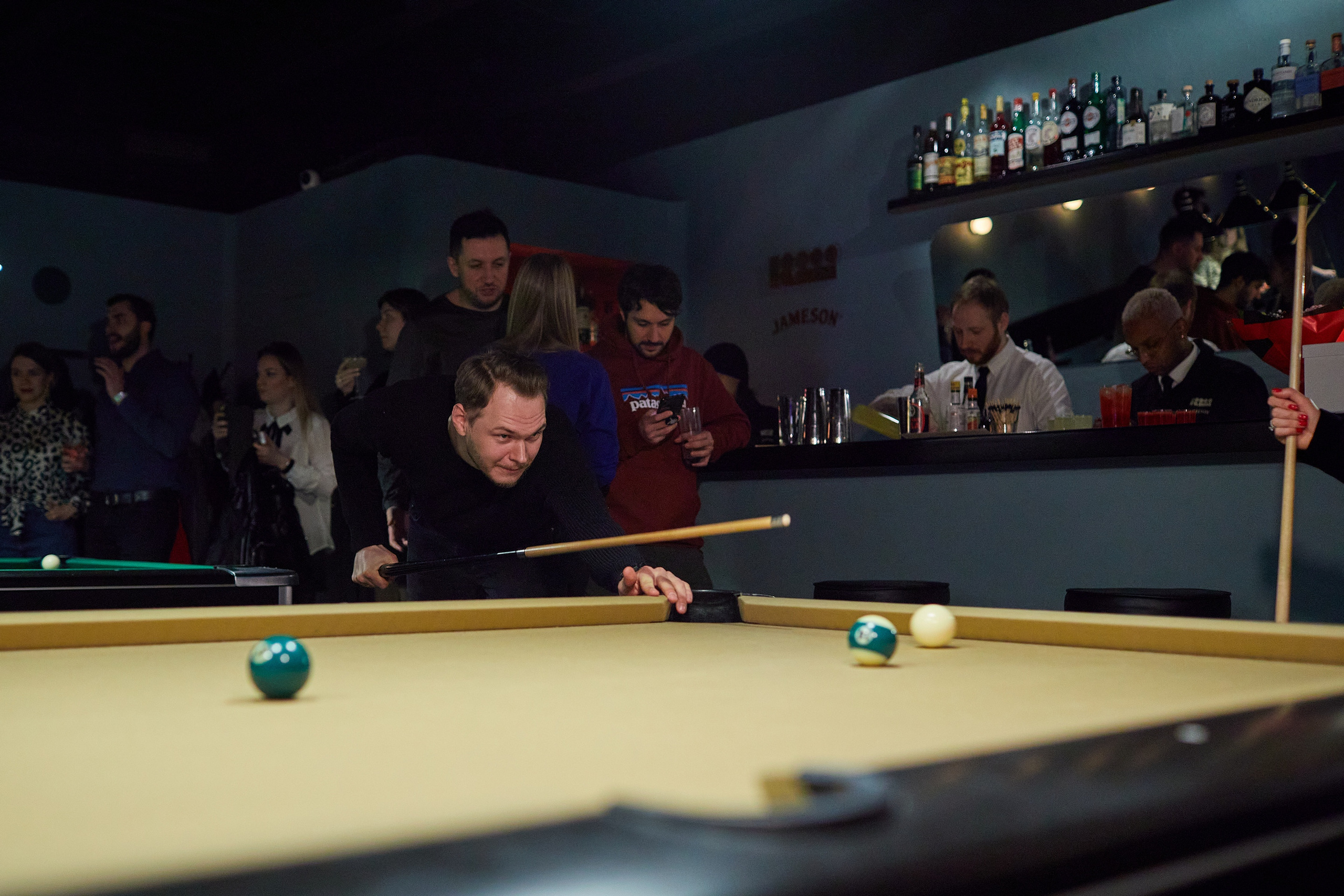 День Рождения в баре «Круглый шар». Александр Осин — корпоративный и семейный фотограф в Москве