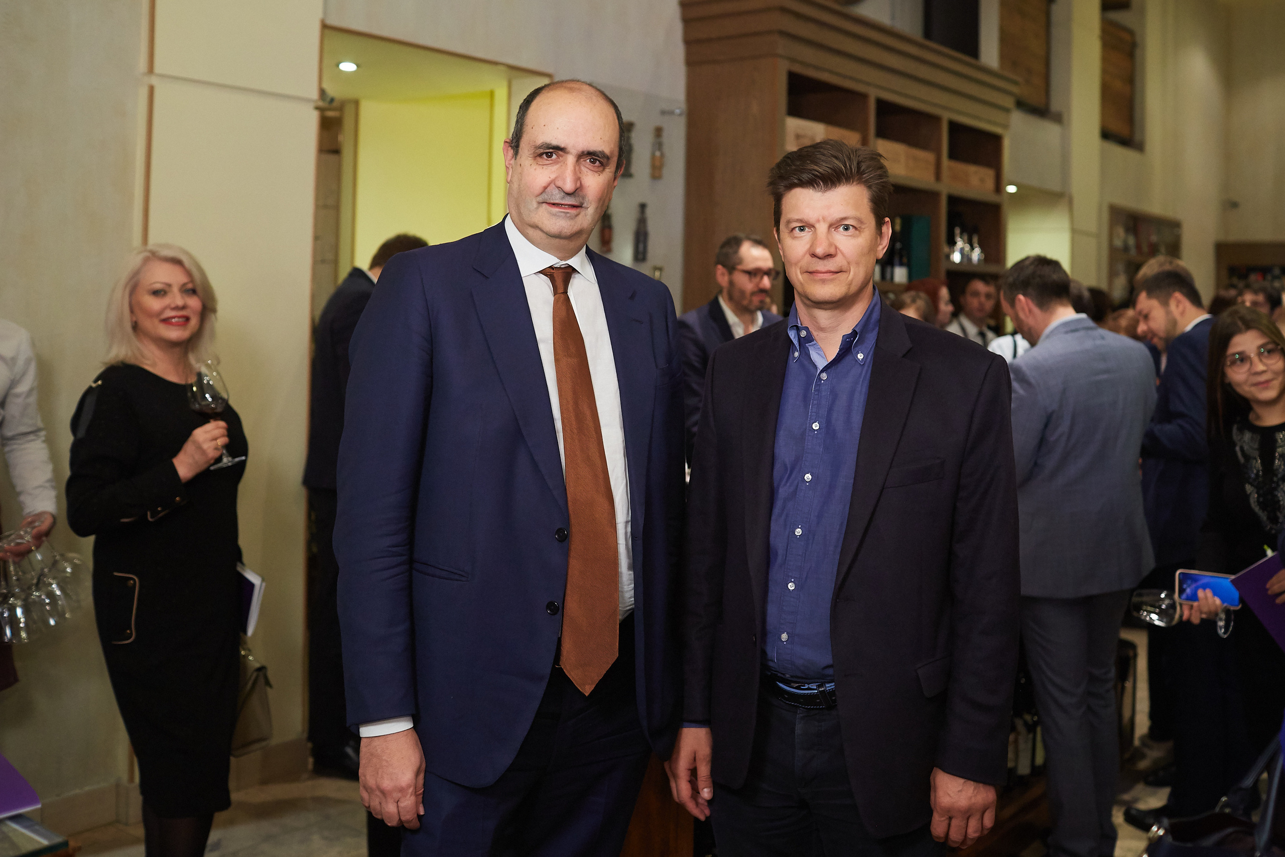 ЭНОТЕКА. Александр Осин — корпоративный и семейный фотограф в Москве