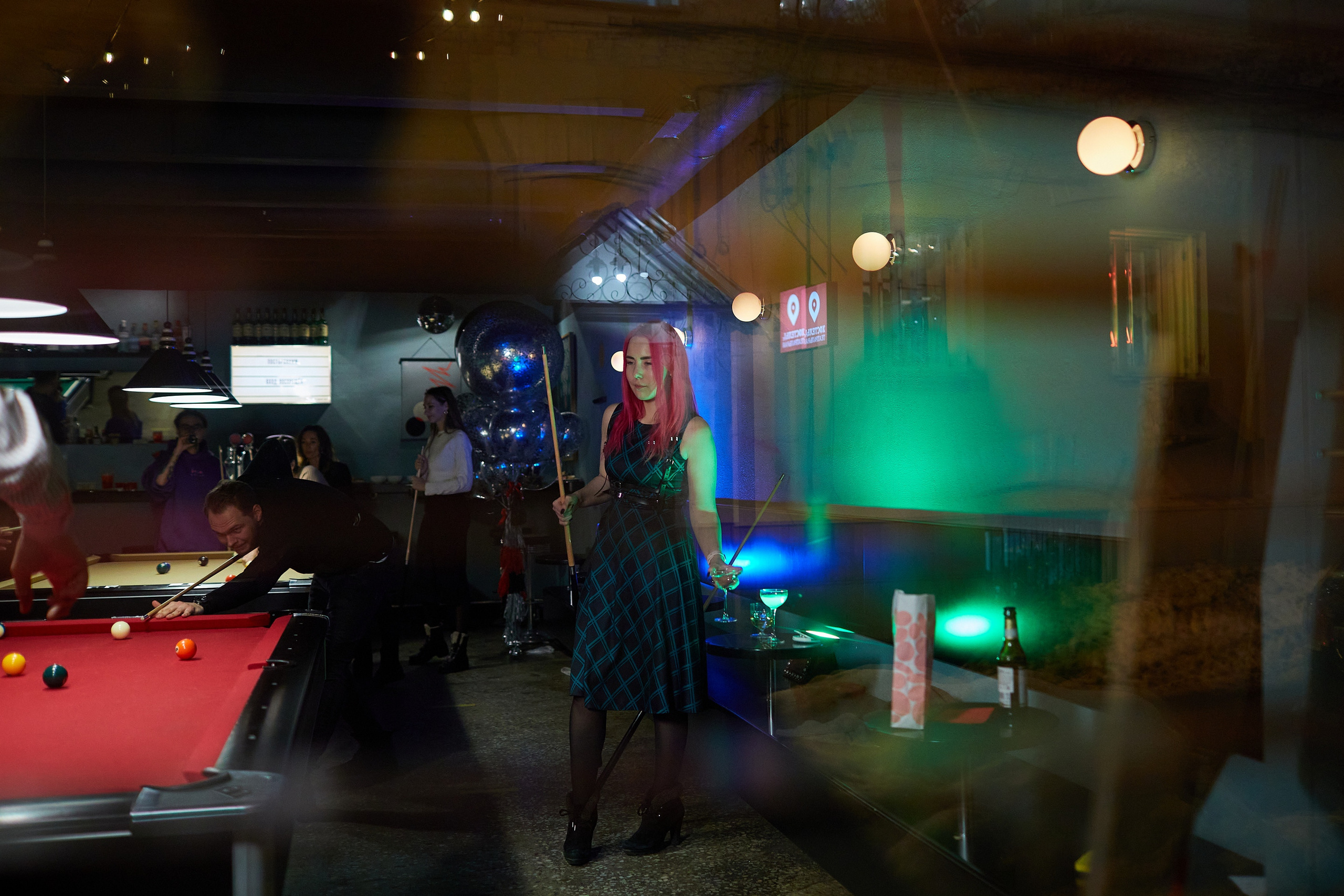 День Рождения в баре «Круглый шар». Александр Осин — корпоративный и семейный фотограф в Москве