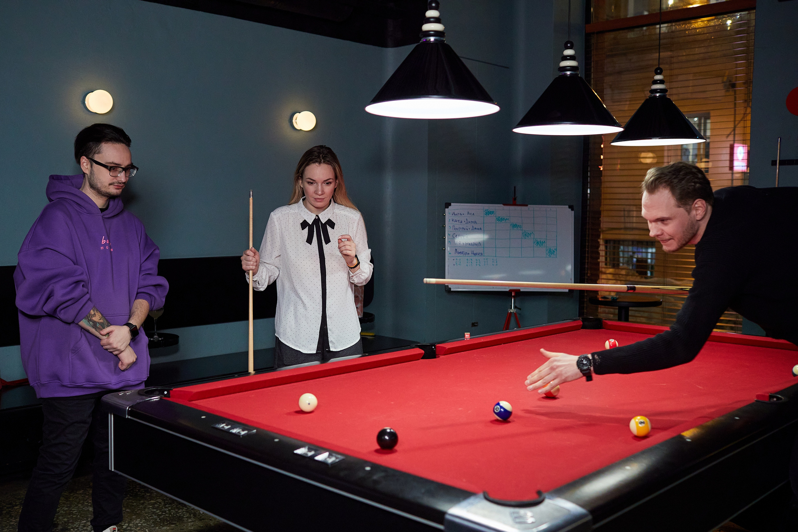 День Рождения в баре «Круглый шар». Александр Осин — корпоративный и семейный фотограф в Москве