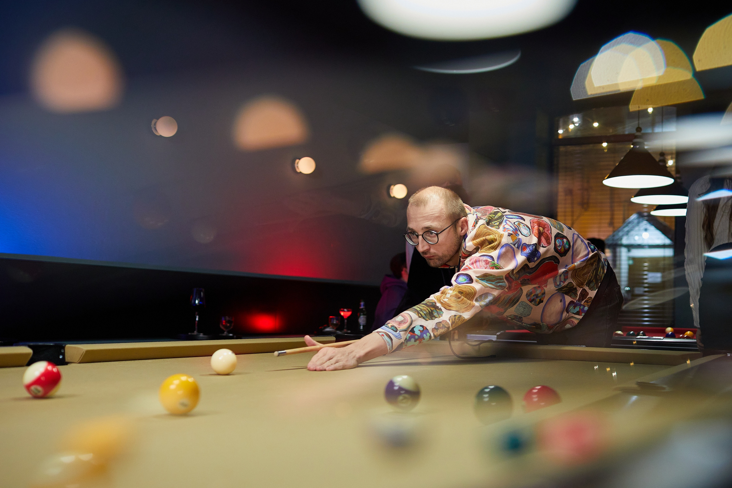 День Рождения в баре «Круглый шар». Александр Осин — корпоративный и семейный фотограф в Москве