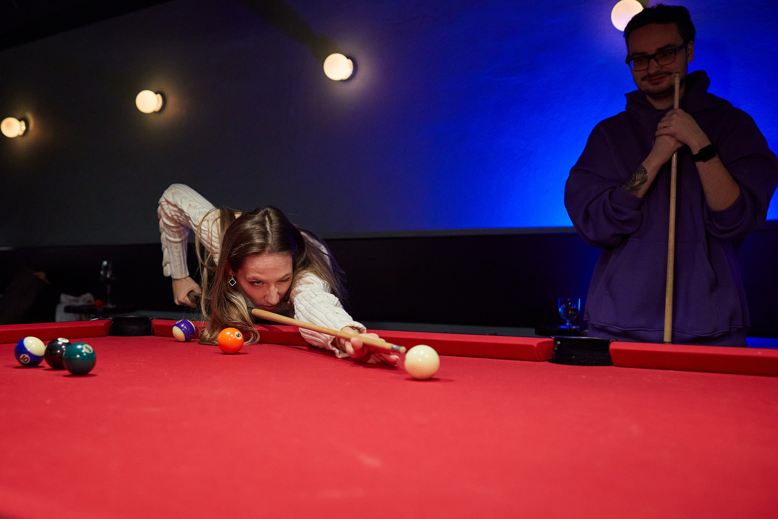 День Рождения в баре «Круглый шар». Александр Осин — корпоративный и семейный фотограф в Москве