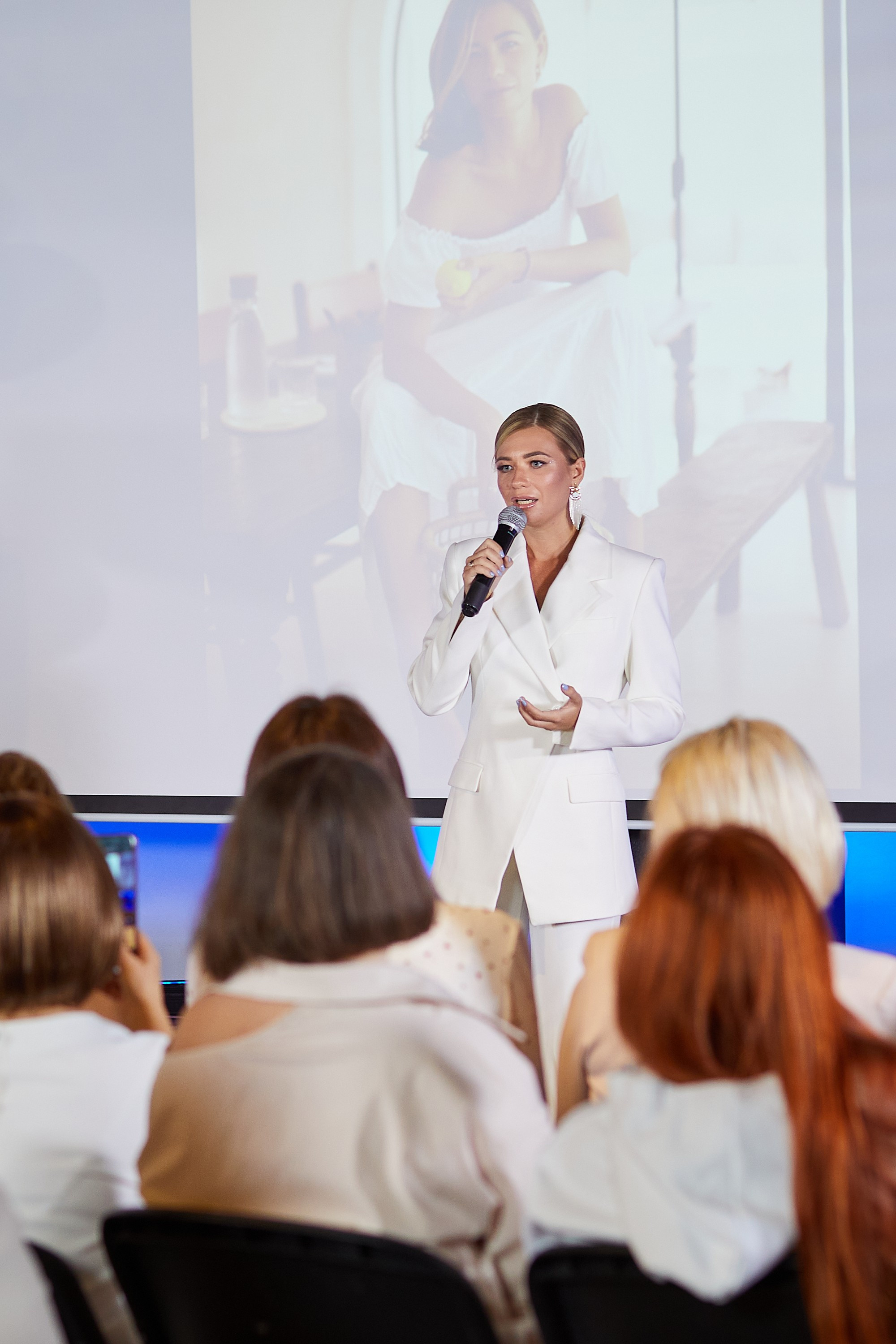 Академия Продвижения. Александр Осин — корпоративный и семейный фотограф в Москве