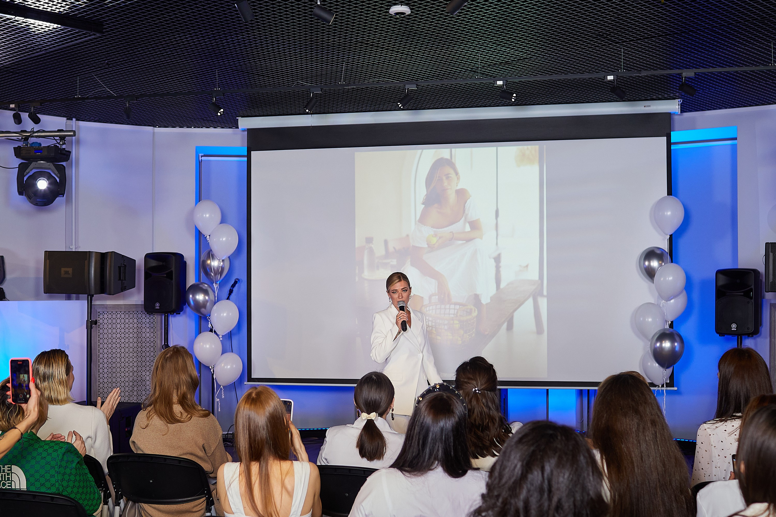 Академия Продвижения. Александр Осин — корпоративный и семейный фотограф в Москве