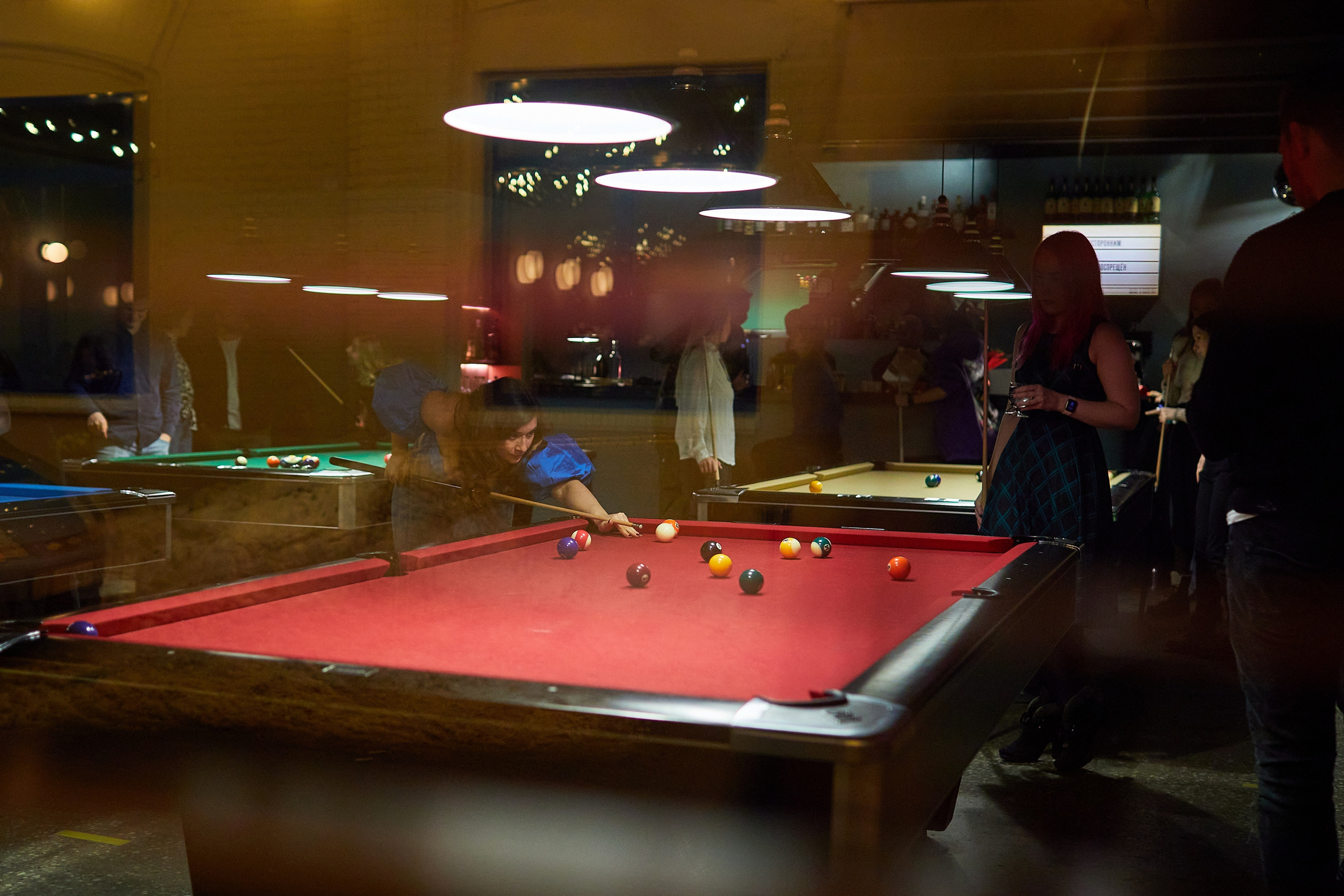 День Рождения в баре «Круглый шар». Александр Осин — корпоративный и семейный фотограф в Москве