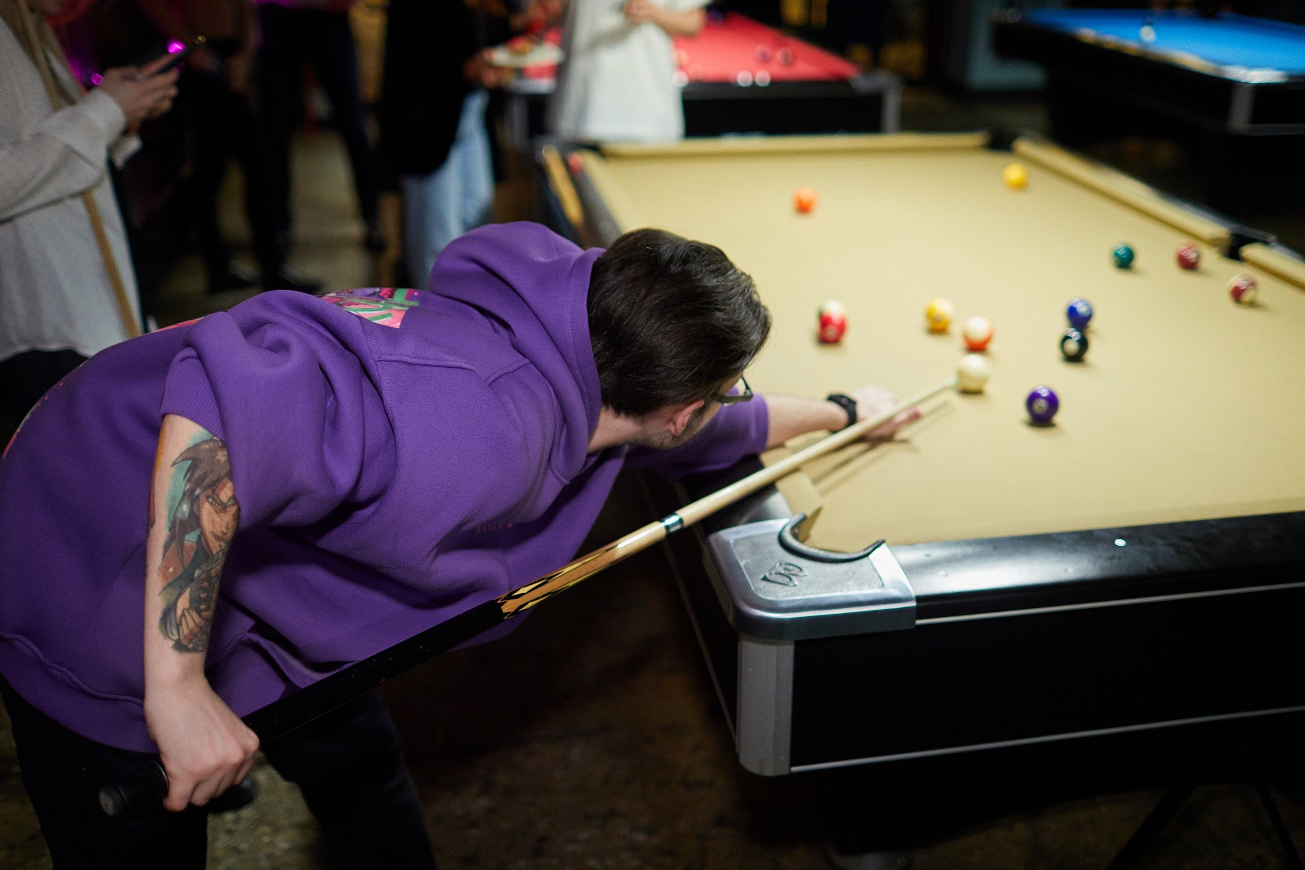 День Рождения в баре «Круглый шар». Александр Осин — корпоративный и семейный фотограф в Москве