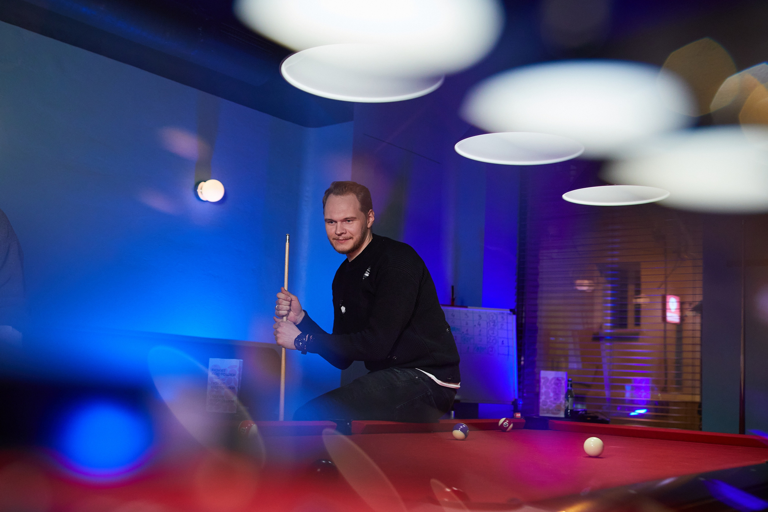 День Рождения в баре «Круглый шар». Александр Осин — корпоративный и семейный фотограф в Москве