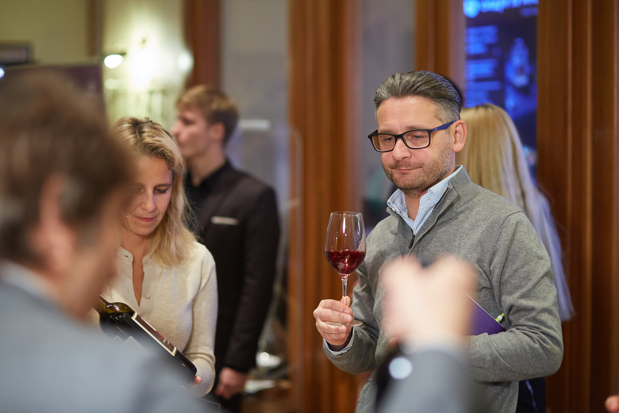 ЭНОТЕКА. Александр Осин — корпоративный и семейный фотограф в Москве