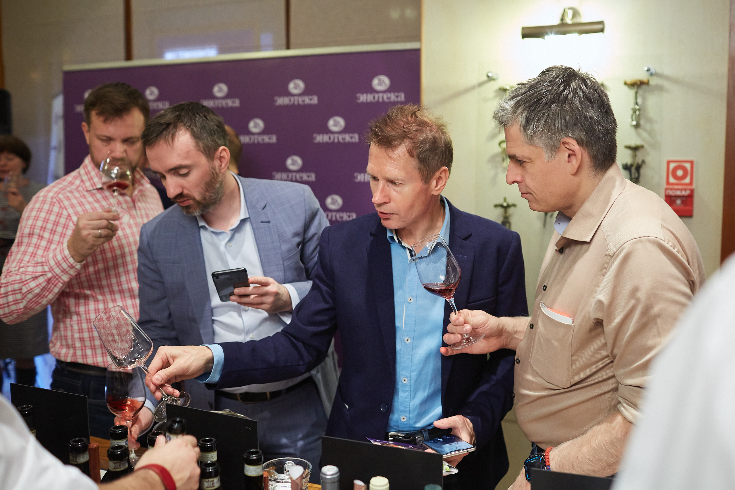 ЭНОТЕКА. Александр Осин — корпоративный и семейный фотограф в Москве