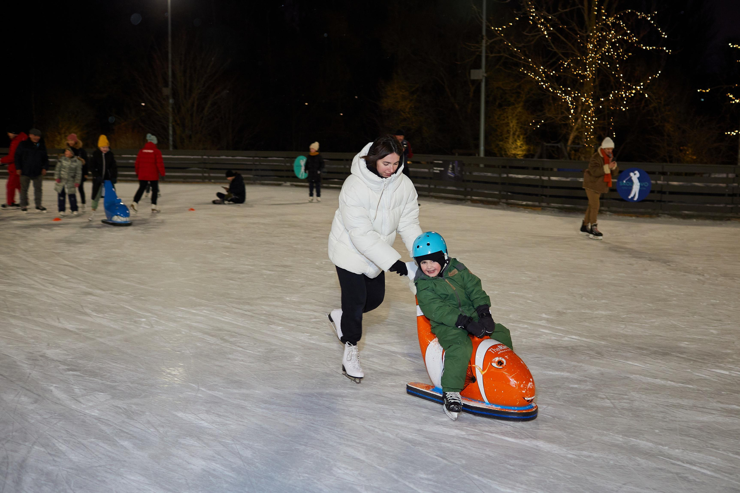 Каток The Ring в Сколково. Александр Осин — корпоративный и семейный фотограф в Москве