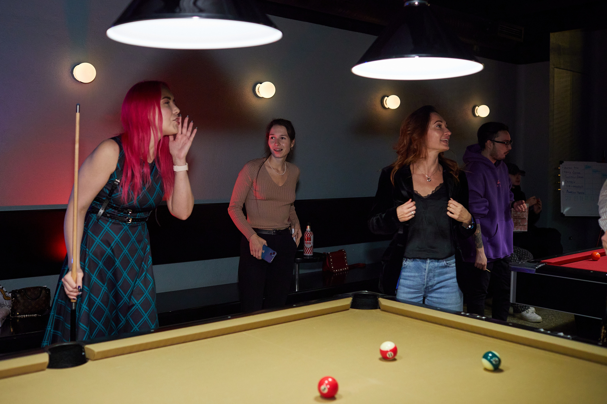 День Рождения в баре «Круглый шар». Александр Осин — корпоративный и семейный фотограф в Москве