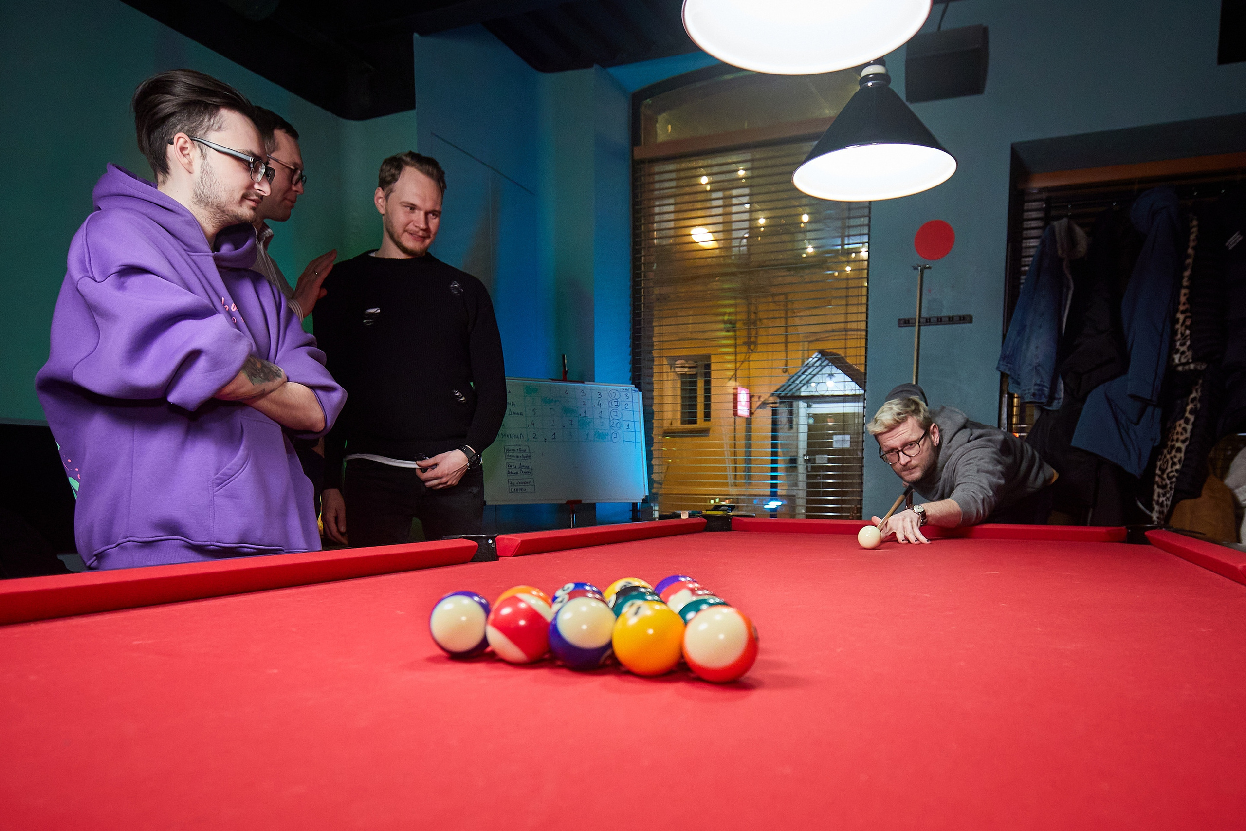 День Рождения в баре «Круглый шар». Александр Осин — корпоративный и семейный фотограф в Москве