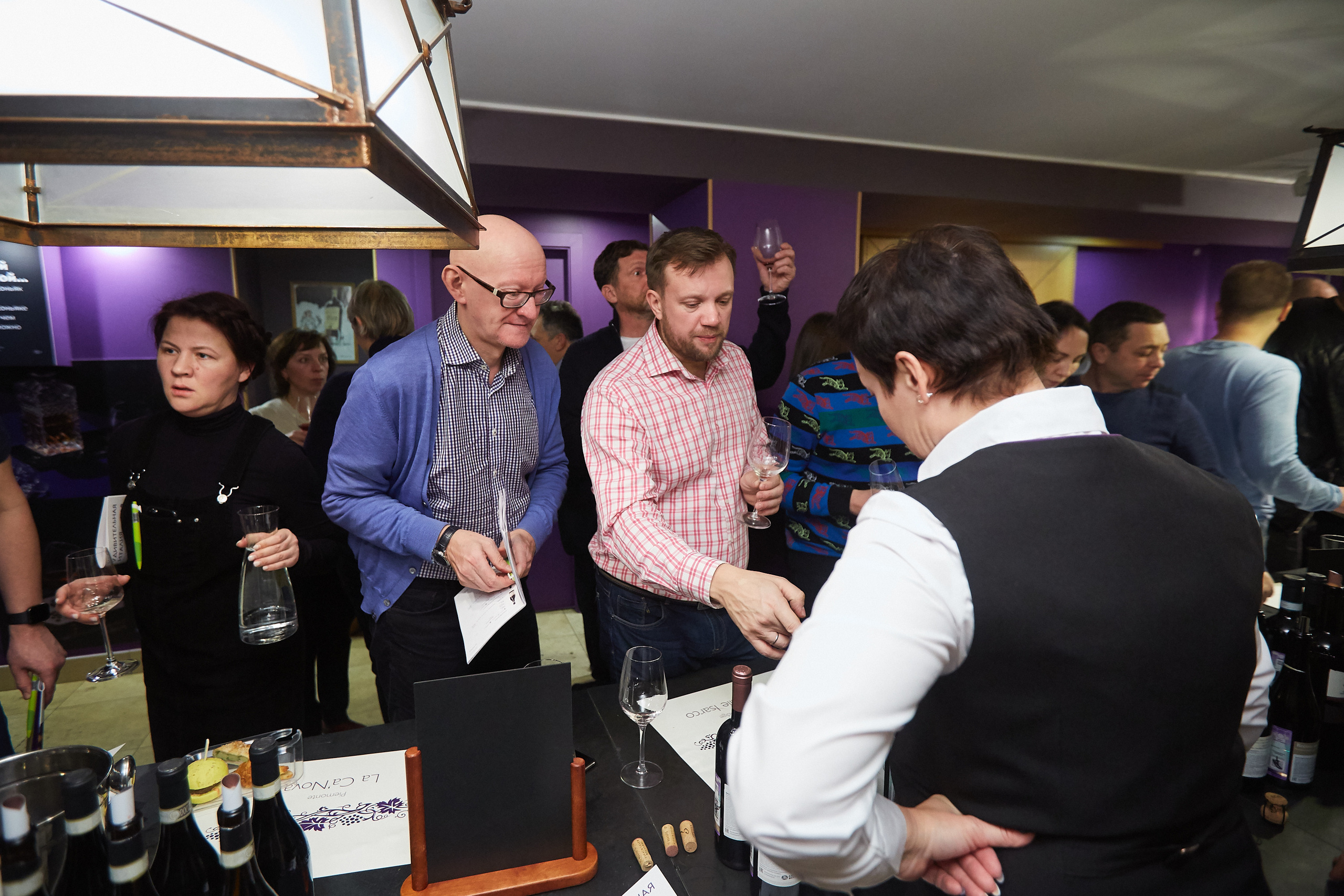 ЭНОТЕКА. Александр Осин — корпоративный и семейный фотограф в Москве