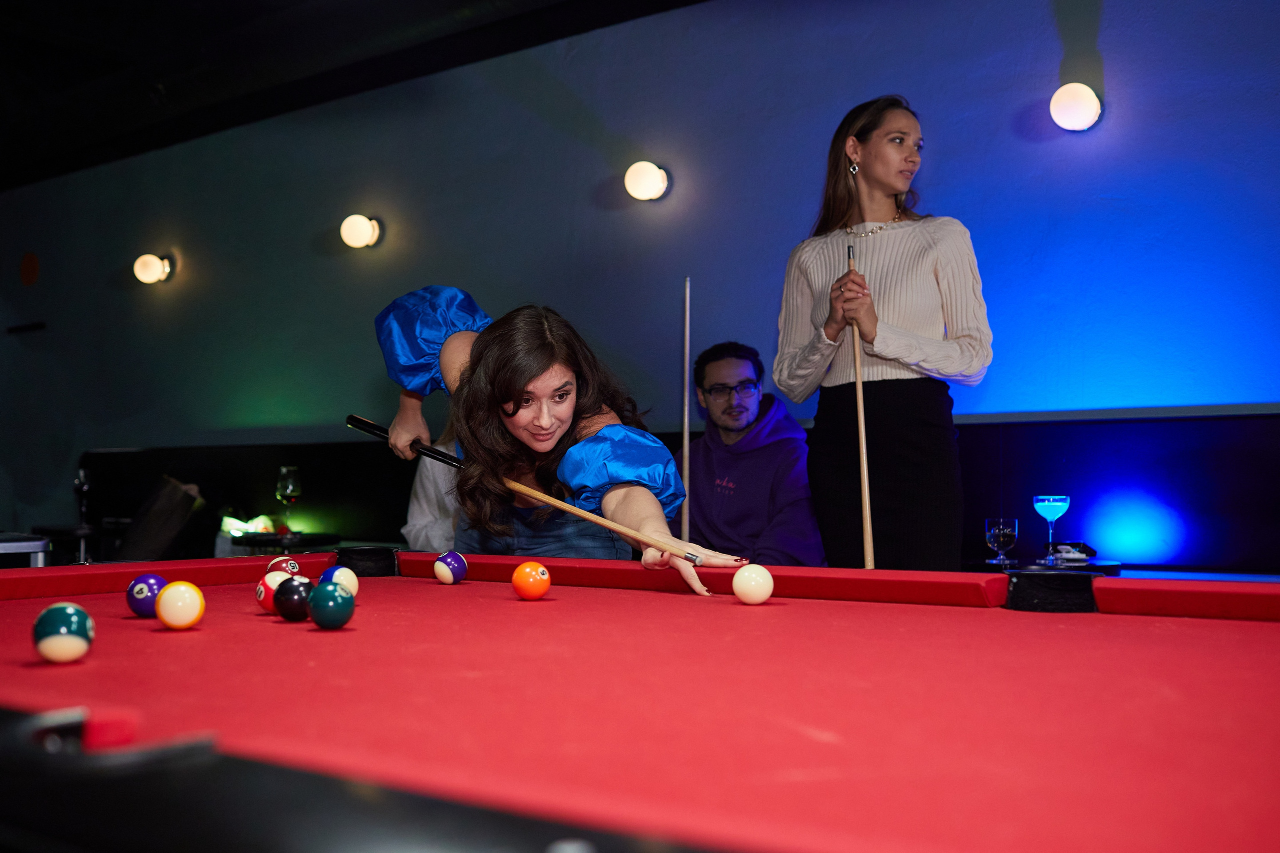 День Рождения в баре «Круглый шар». Александр Осин — корпоративный и семейный фотограф в Москве