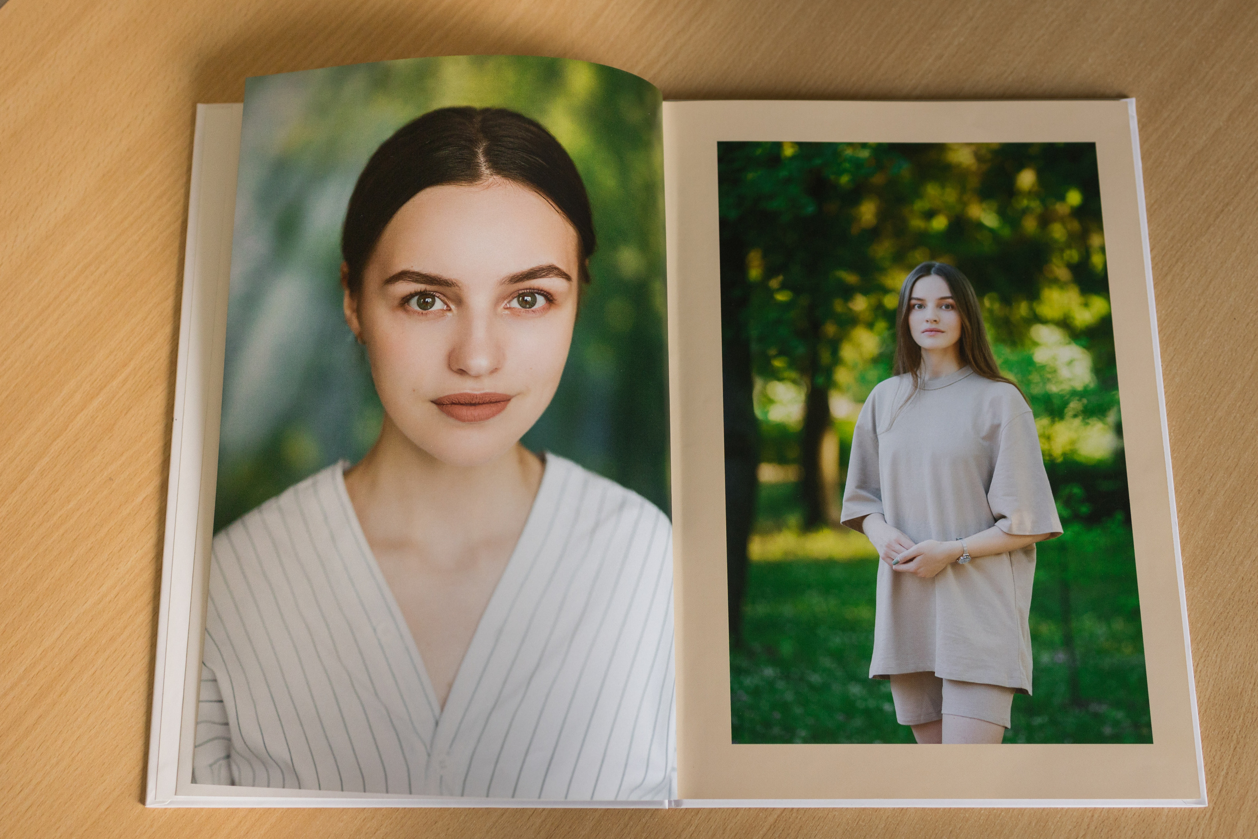 Индивидуальный разворот выпускной фотокниги с двумя портретами ученика