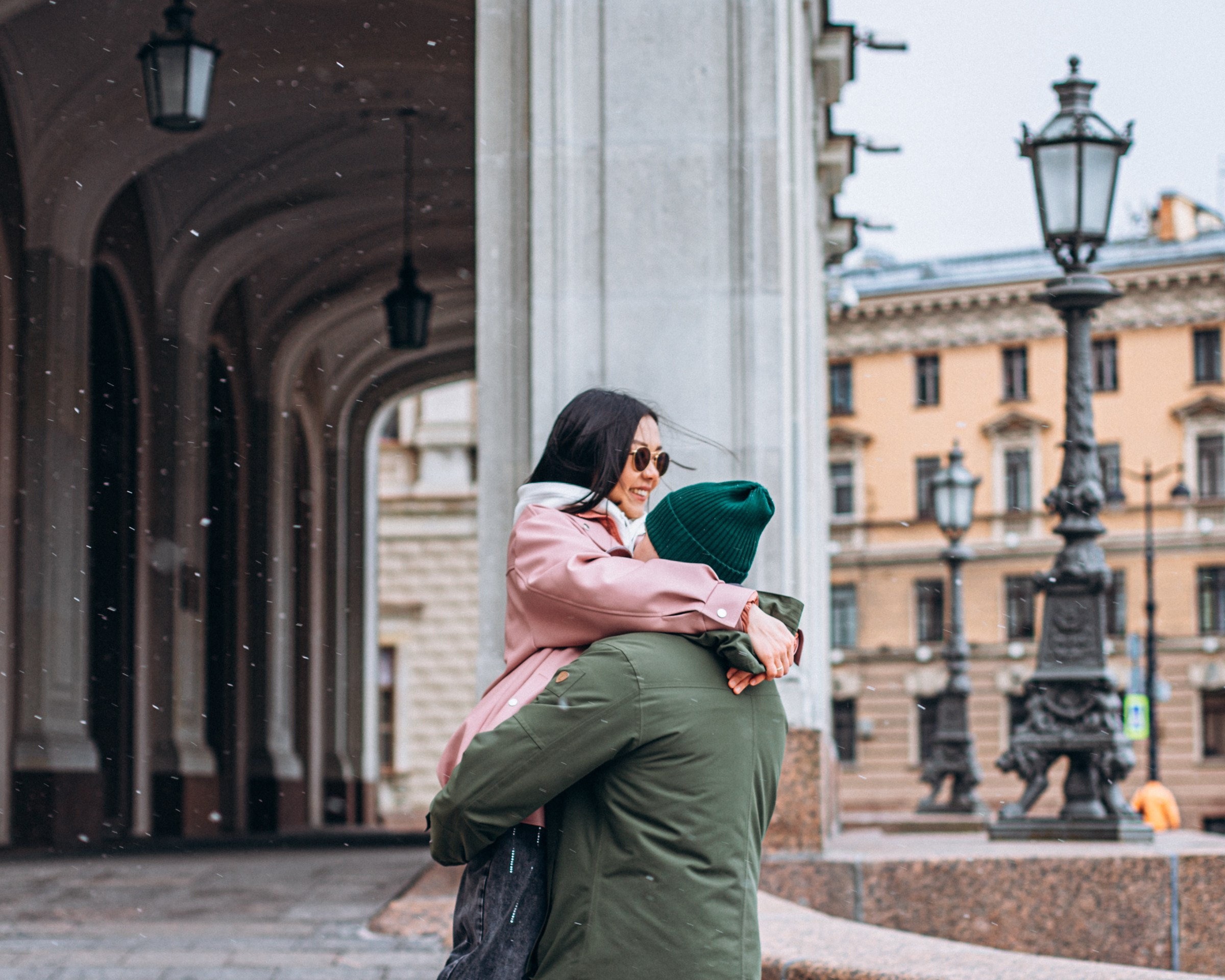 Максим и Катерина в мае. Фотопрогулка в Петербурге. Индивидуальный и семейный фотограф в Санкт-Петербурге