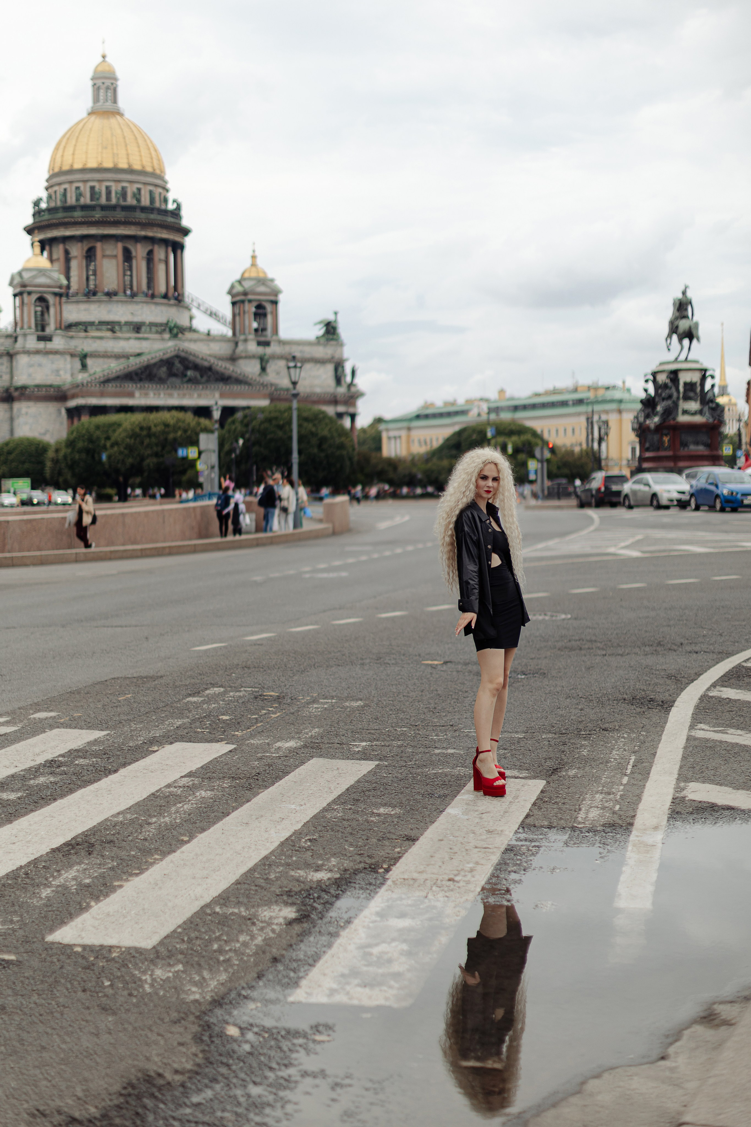 Классическая уличная фотосессия в Санкт-Петербурге для гостей города