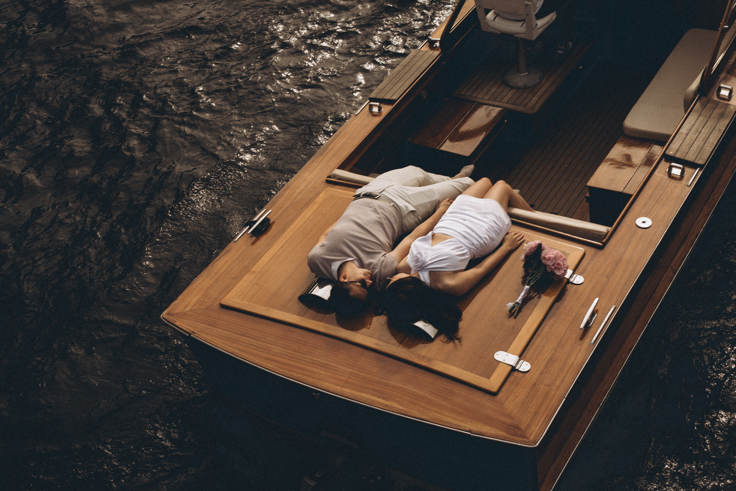 СВАДЕНБНАЯ СЬЕМКА НА КАТЕРЕ ПО КАНАЛАМ САНКТ-ПЕТЕРБУРГА И В АКВАТОРИИ НЕВЫ. Профессиональный фотограф, Санкт-Петербург — Виктория Богомолова