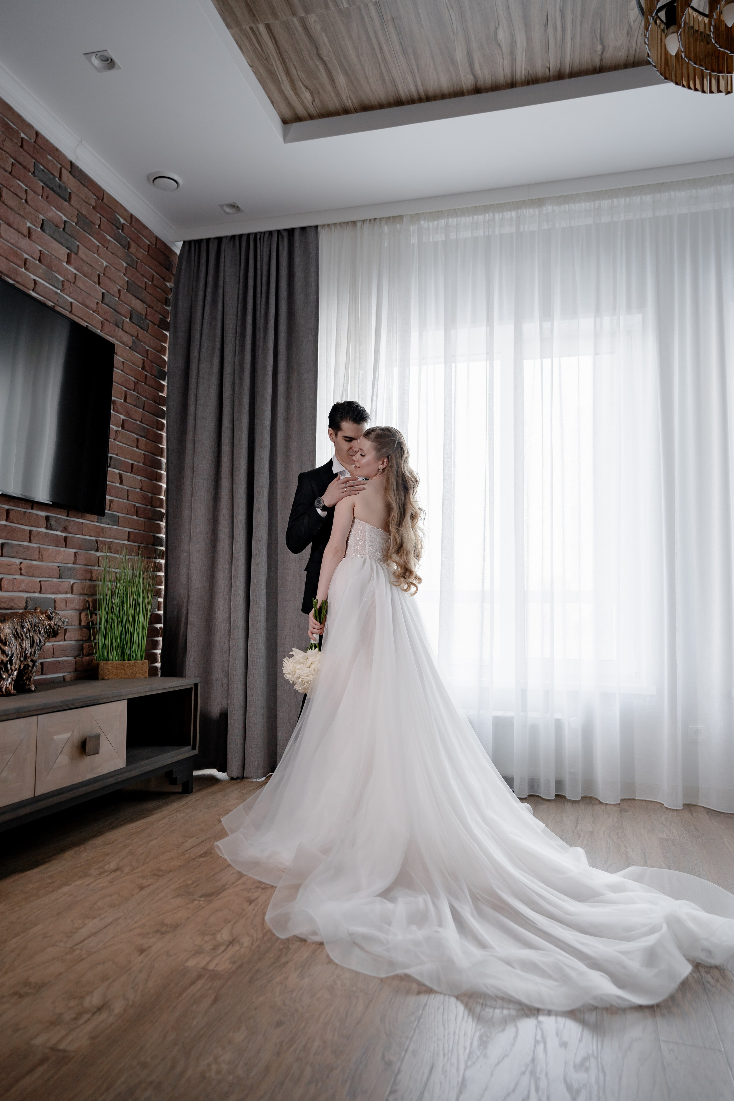 СВАДЕБНАЯ СЬЕМКА СБОРОВ В ОТЕЛЕ И ВЫЕЗД НА ЦЕРЕМОНИЮ (СНЯТО В СИБИРЕ В НИЖНЕВАРТОВСКЕ)М. Профессиональный фотограф, Санкт-Петербург — Виктория Богомолова