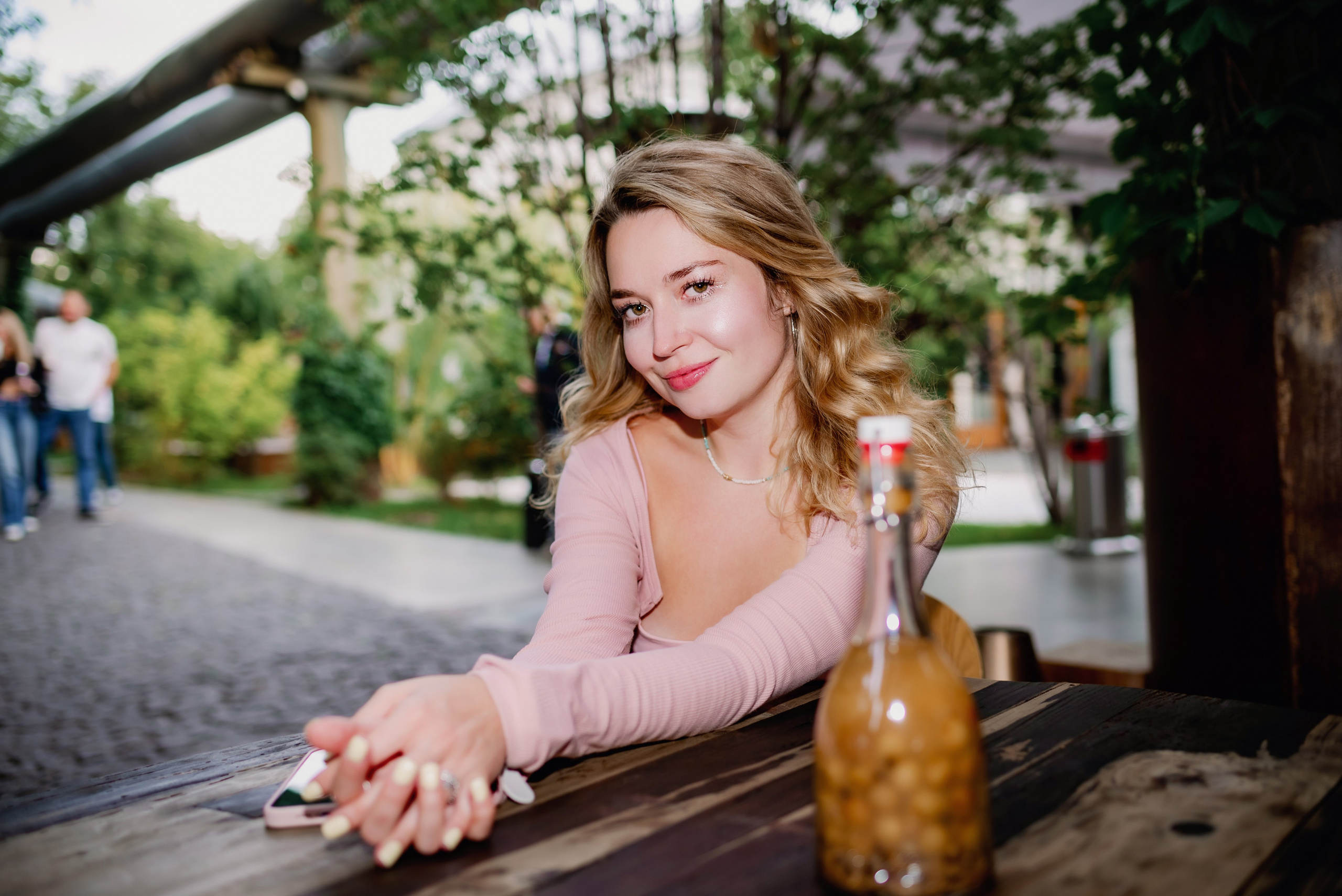 фото девушки в ресторане