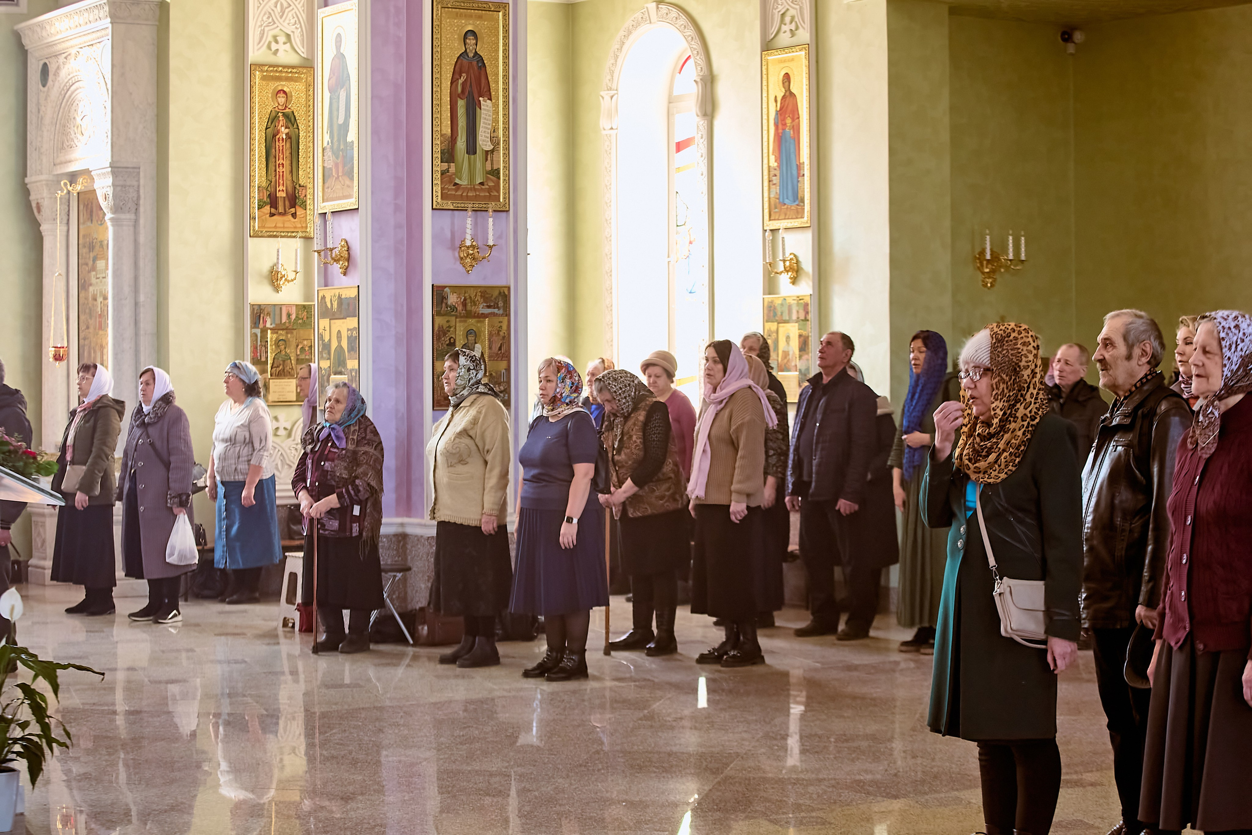 Фотографии Божественной Литургии в Неделю Крестопоклонную