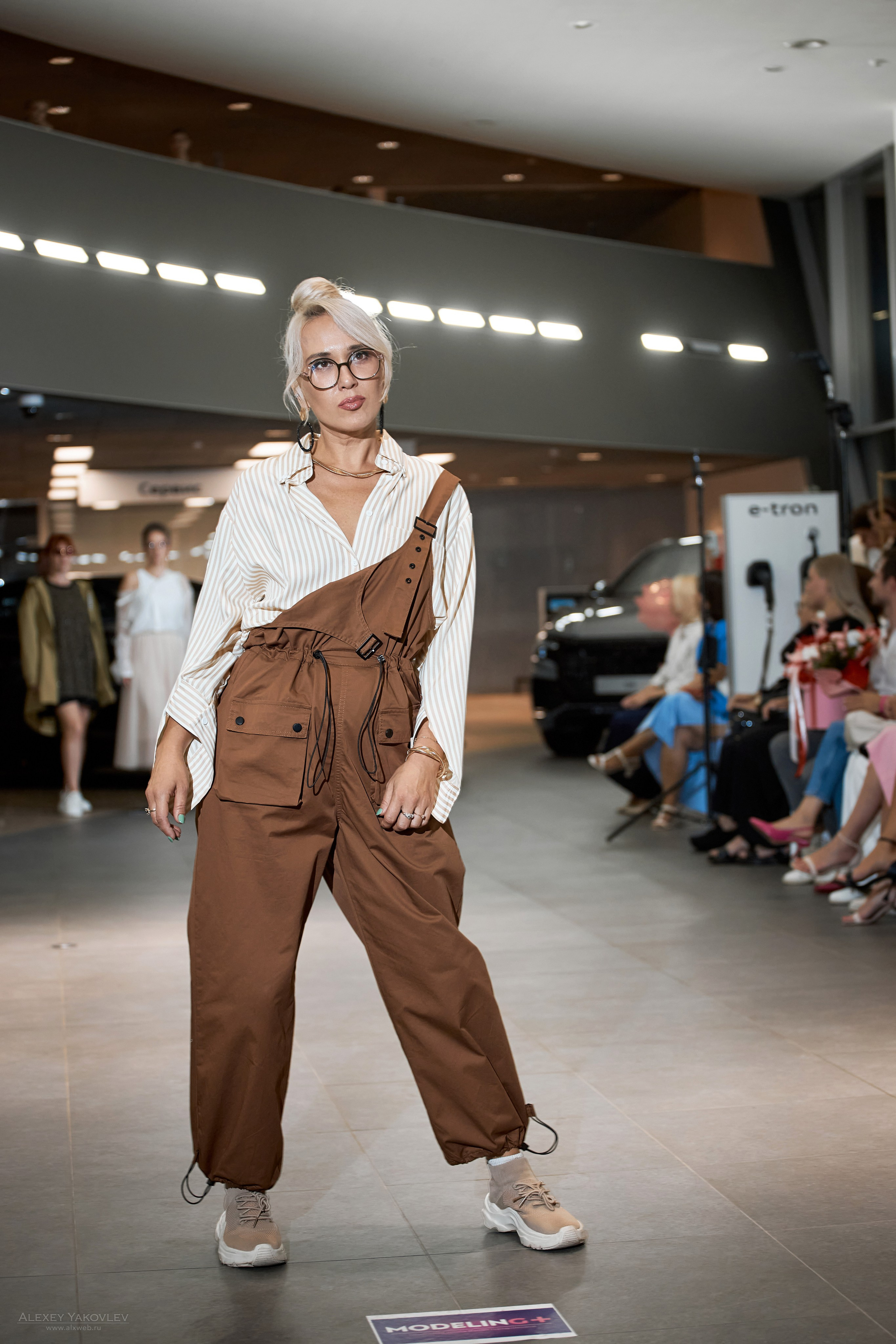 Модный показ PRE-FALL модельной школы Modeling+. Фотограф Алексей Яковлев