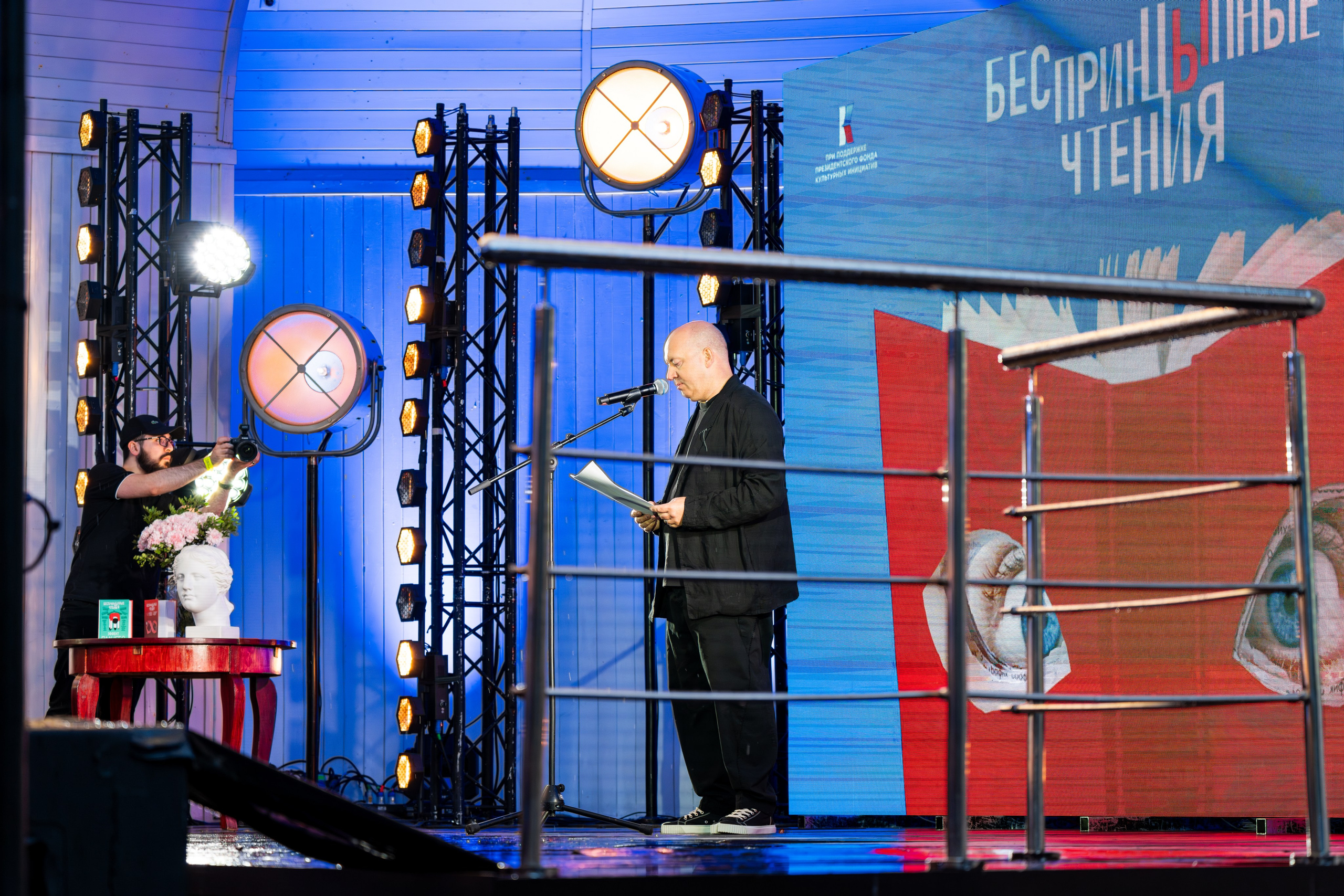 Сергей Бурунов на Беспринципных чтениях в саду Эрмитаж