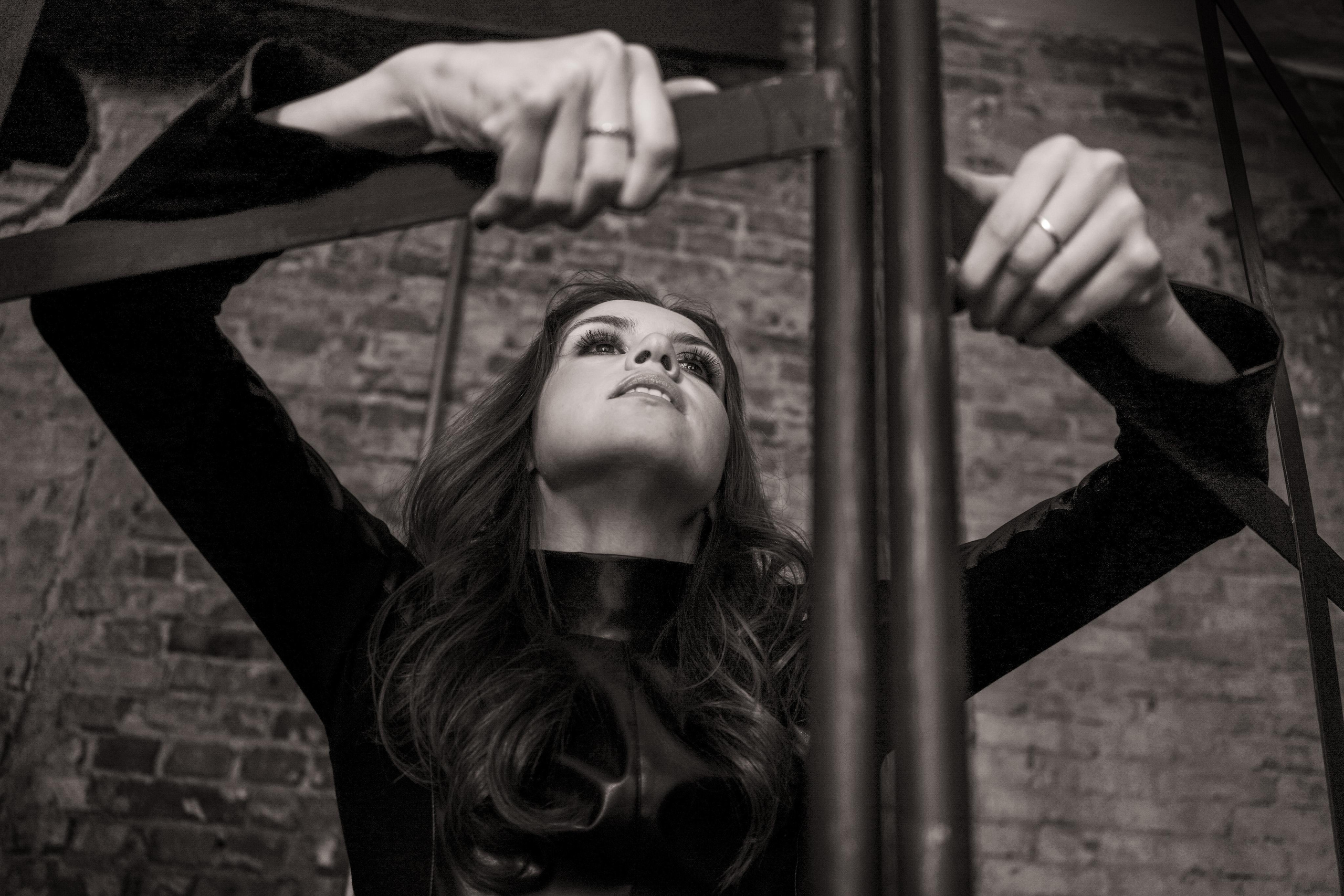 Фотосессия в стиле Ню ортретная фотосессия в  девушки, портрет в екатеринбурге обнаженный портрет, веб кам модели, фотограф екатеринбург, модель, съемка для контнента, будуар, будуарная фотосессия, фотосессия в стиле 50 оттенков серого