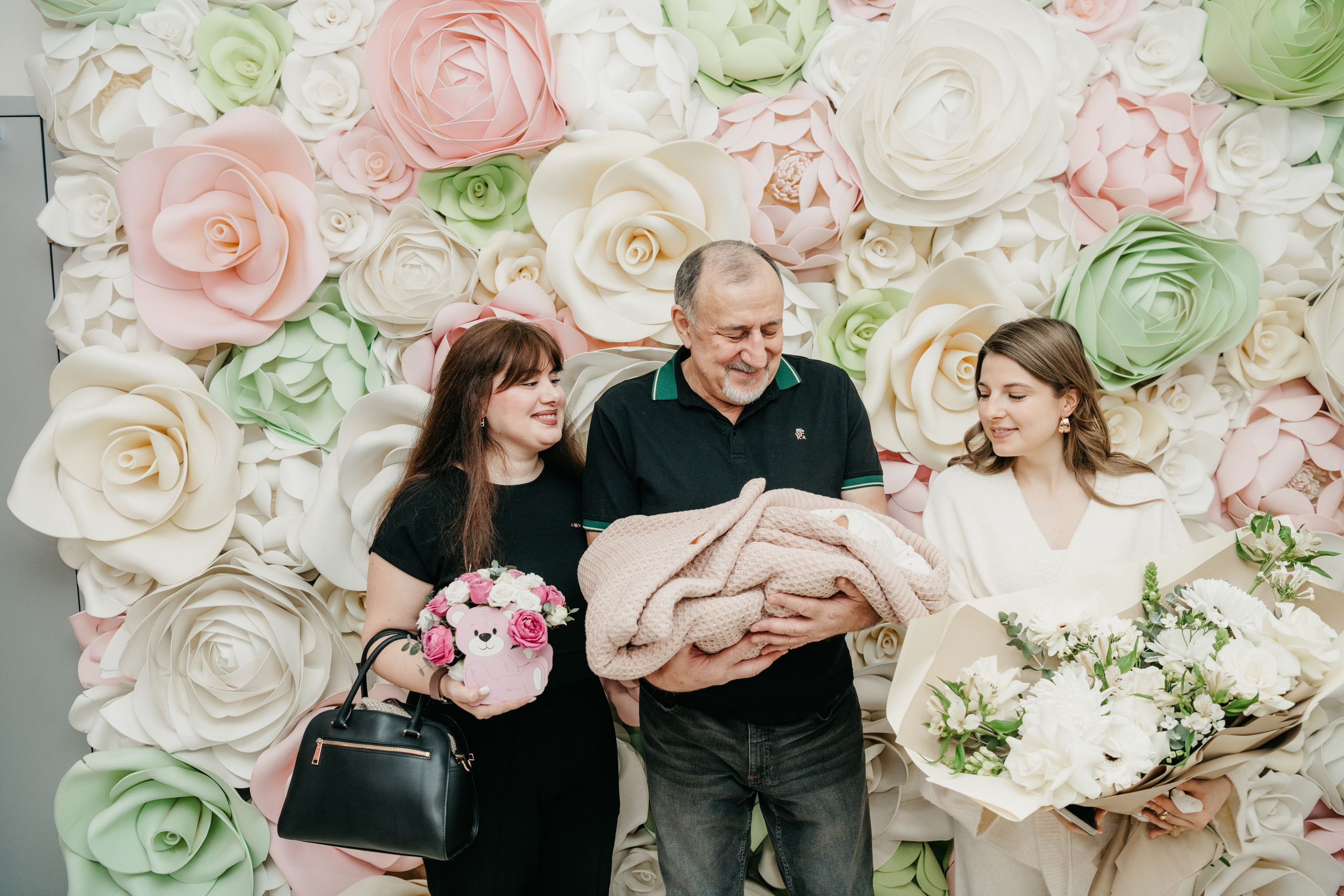 Выписка Софии. ГКБ 67. Фотограф на выписку из роддома в Москве и МО