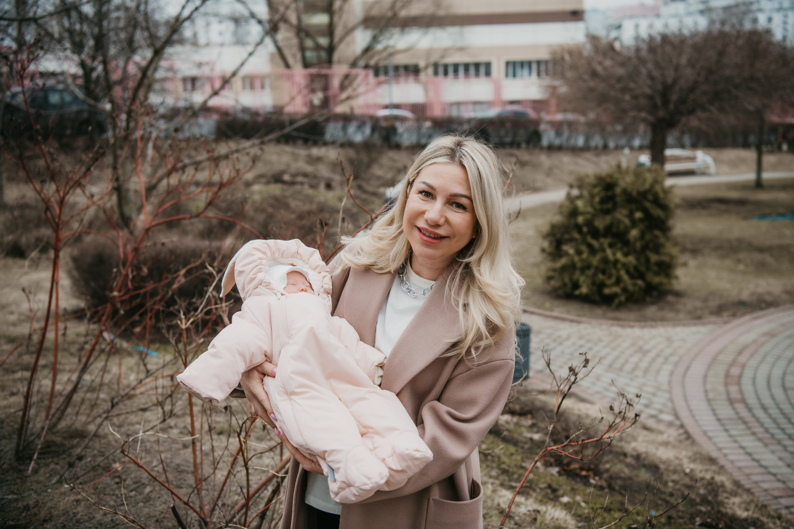 Выписка малышки. Мать и дитя на Севастопольском. Фотограф на выписку из роддома в Москве и МО