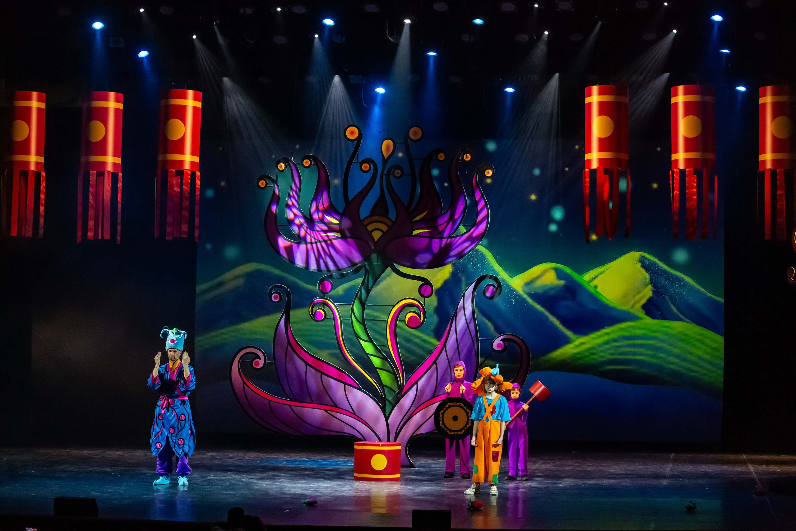 Мюзикл «Незнайка в царстве малюток» премьера Сочи солнышки и Сочи Соло. Фотограф в Сочи Юрий Шептаев